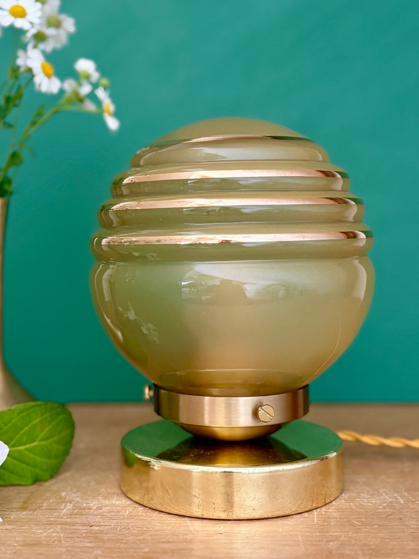 Lampe à poser globe vintage en verre jaune et or