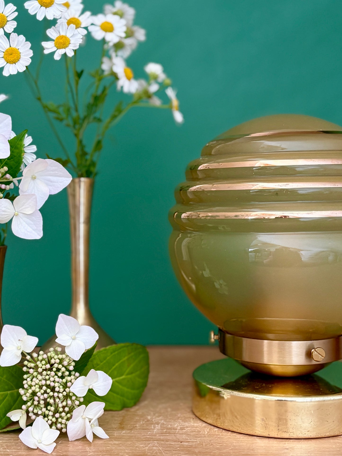 Lampe à poser globe vintage en verre jaune et or