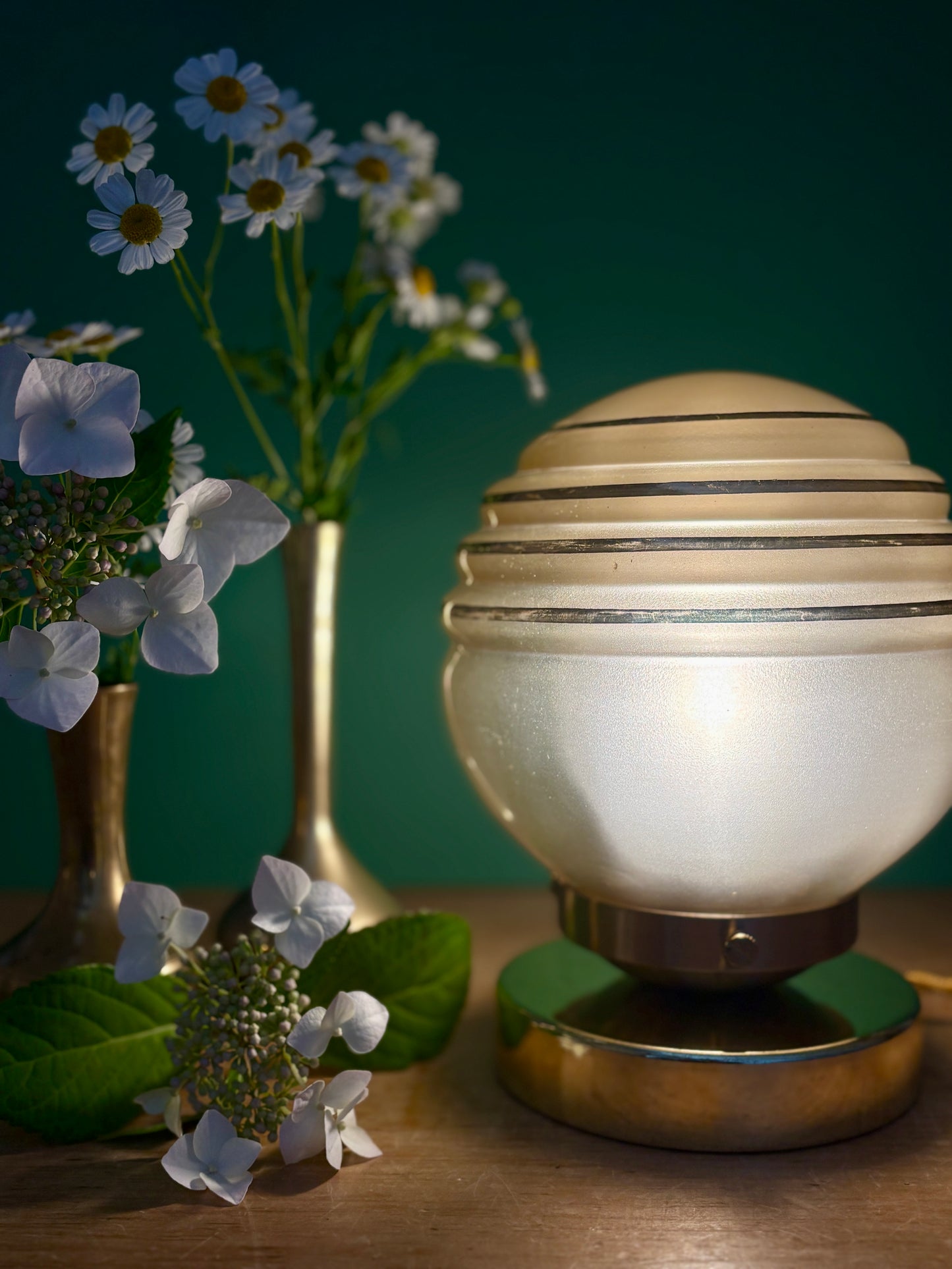 Lampe à poser globe vintage en verre jaune et or