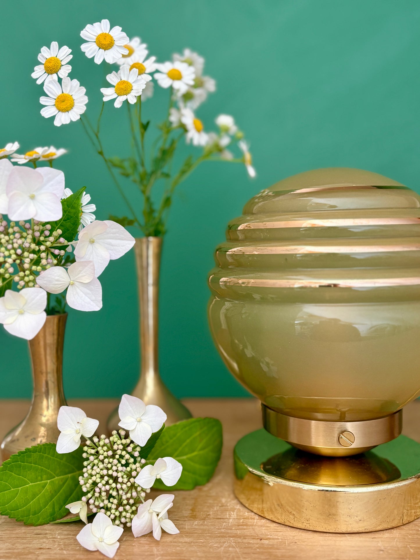 Lampe à poser globe vintage en verre jaune et or
