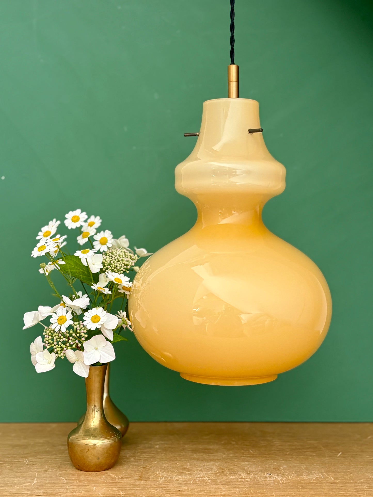 Suspension globe vintage en opaline jaune