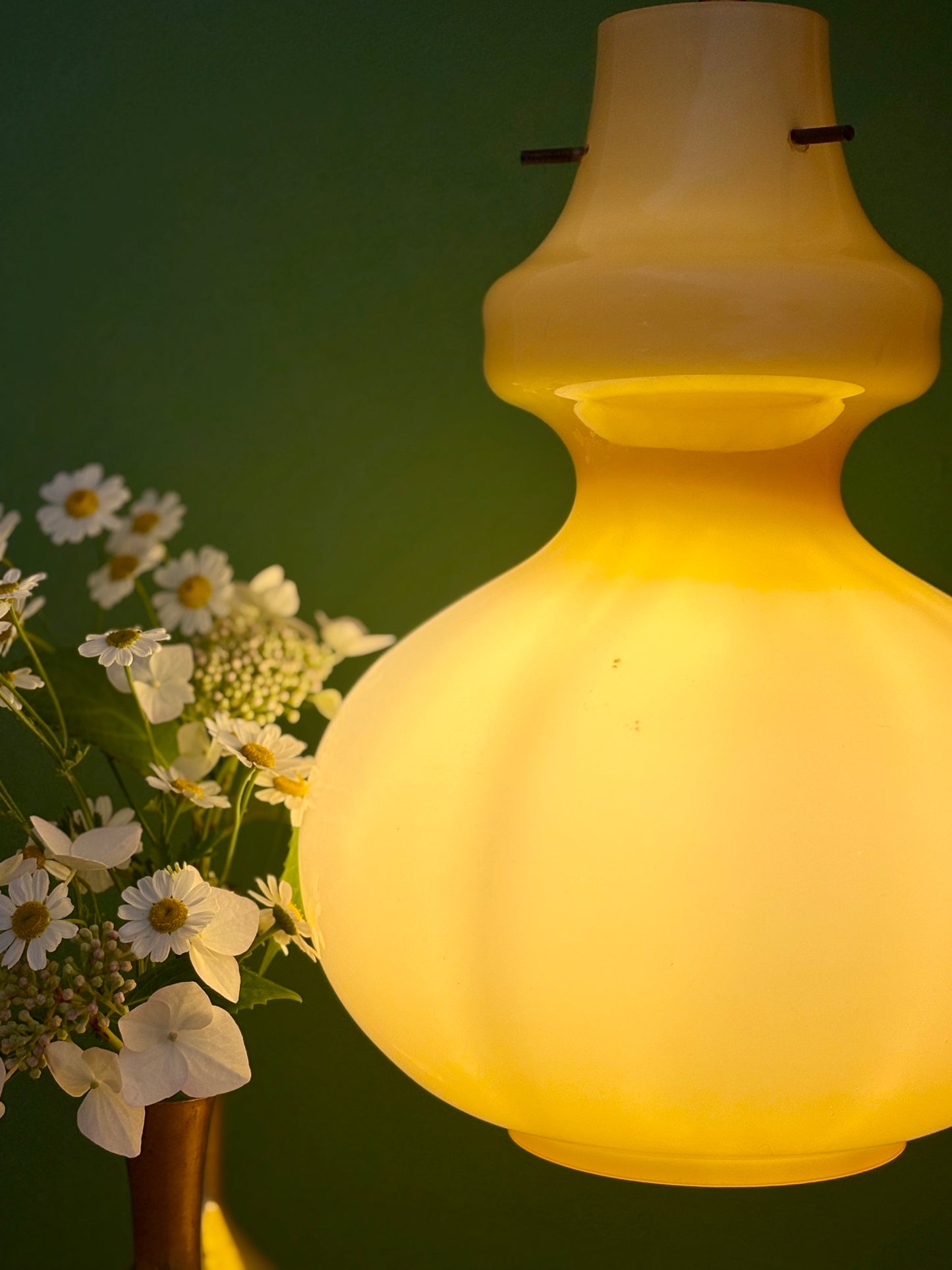 Suspension globe vintage en opaline jaune