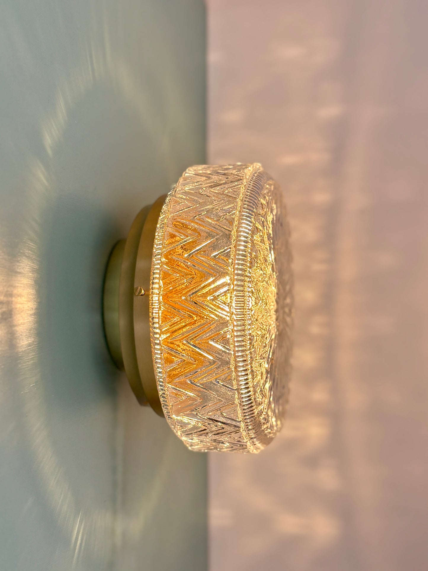 Applique/plafonnier globe vintage en verre moulé  (VP1)