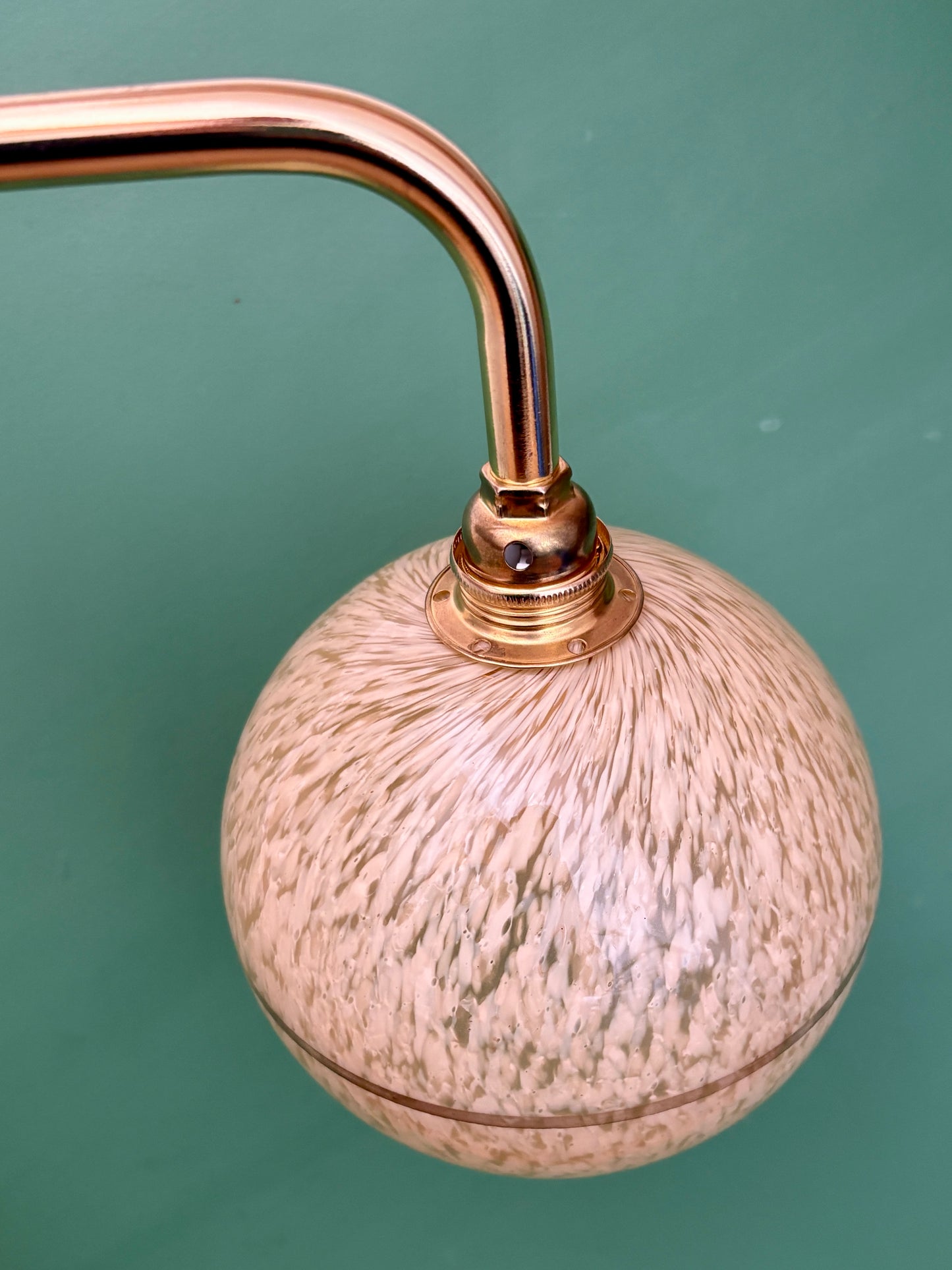 Applique coudée globe vintage en verre de Clichy jaune et argent