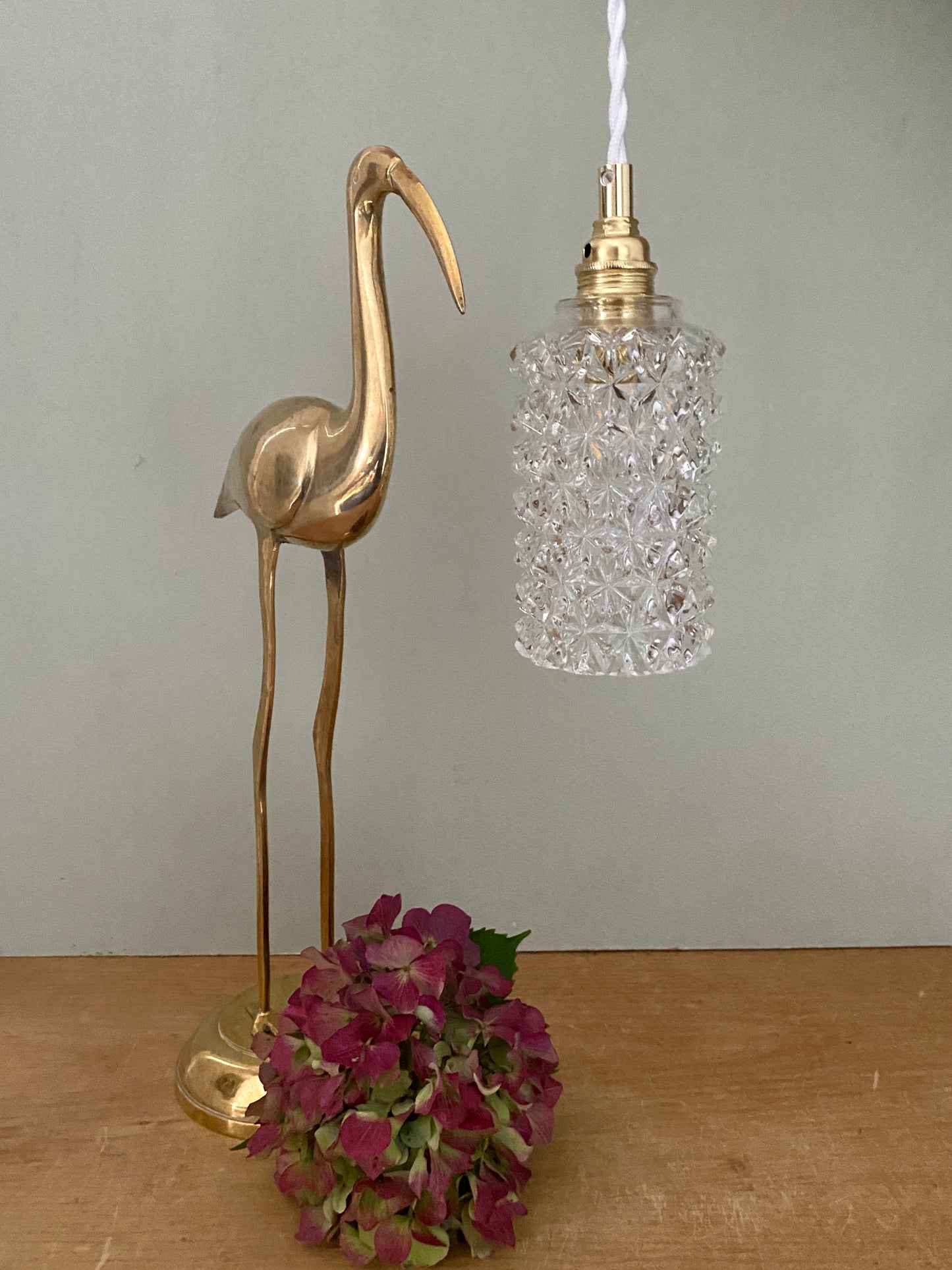 Suspension globe vintage en verre moulé