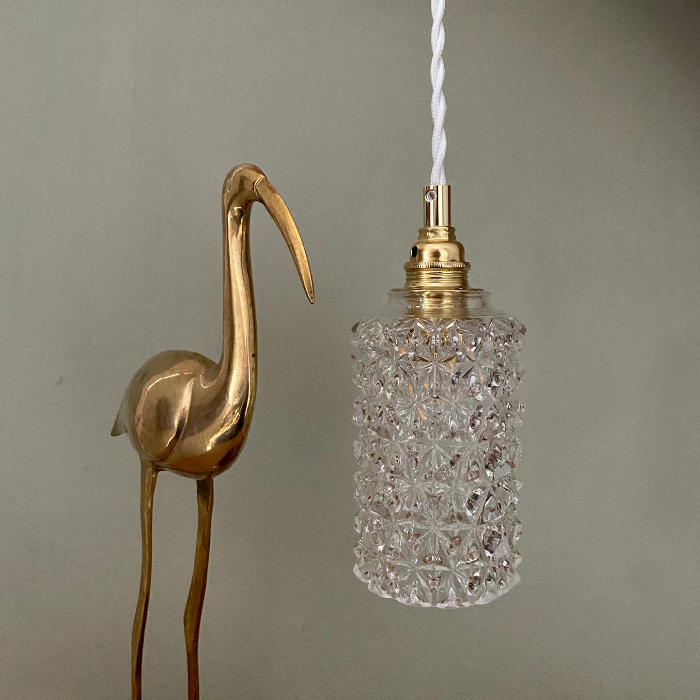 Suspension globe vintage en verre moulé