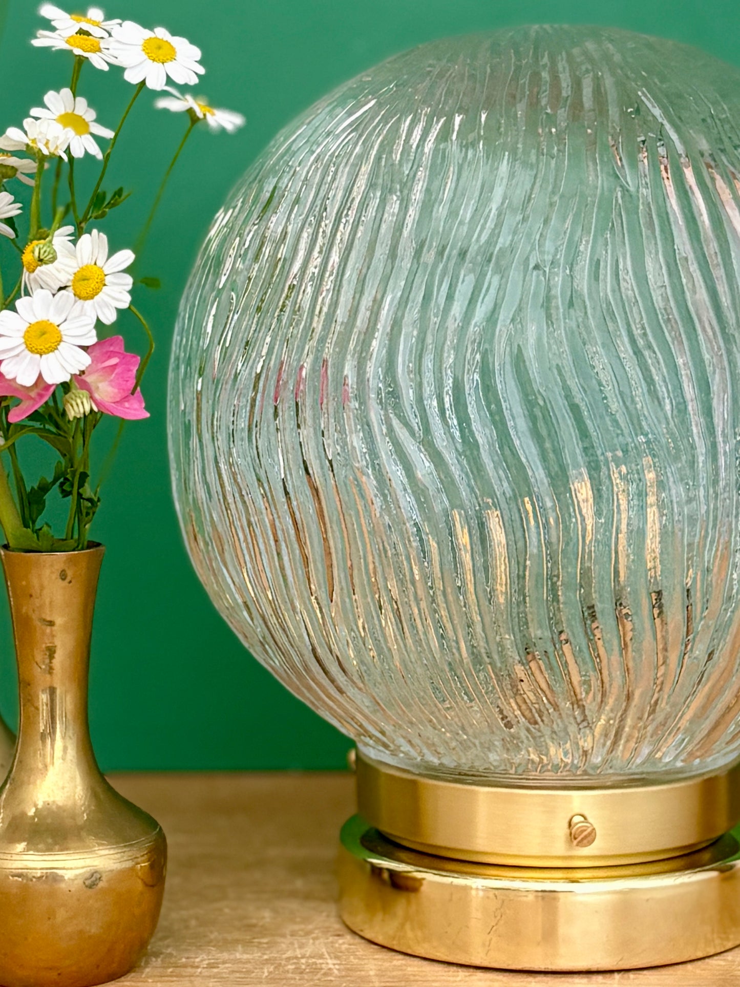 Lampe à poser globe vintage en verre strié