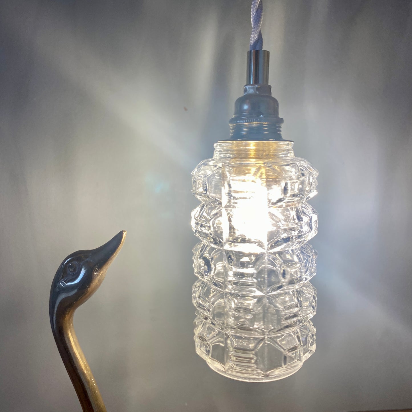 Suspension globe vintage en verre moulé