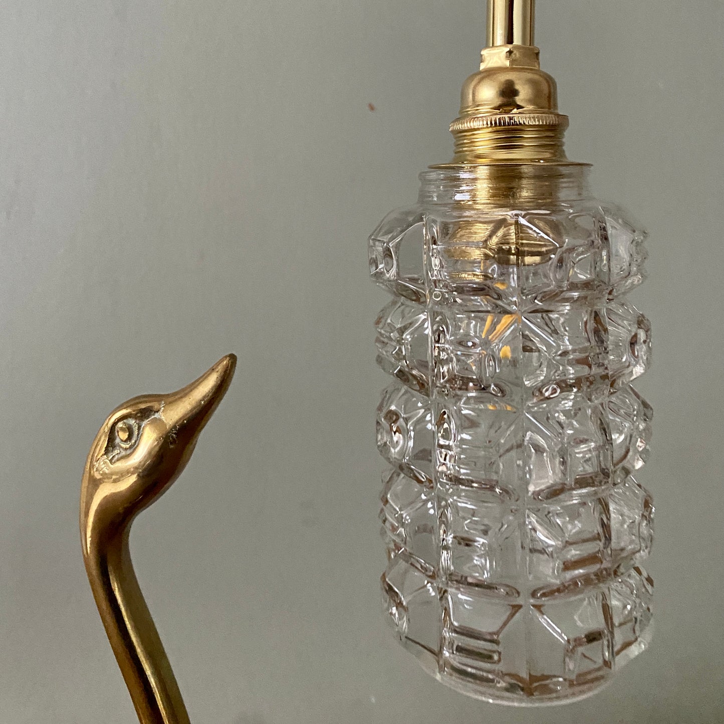 Suspension globe vintage en verre moulé