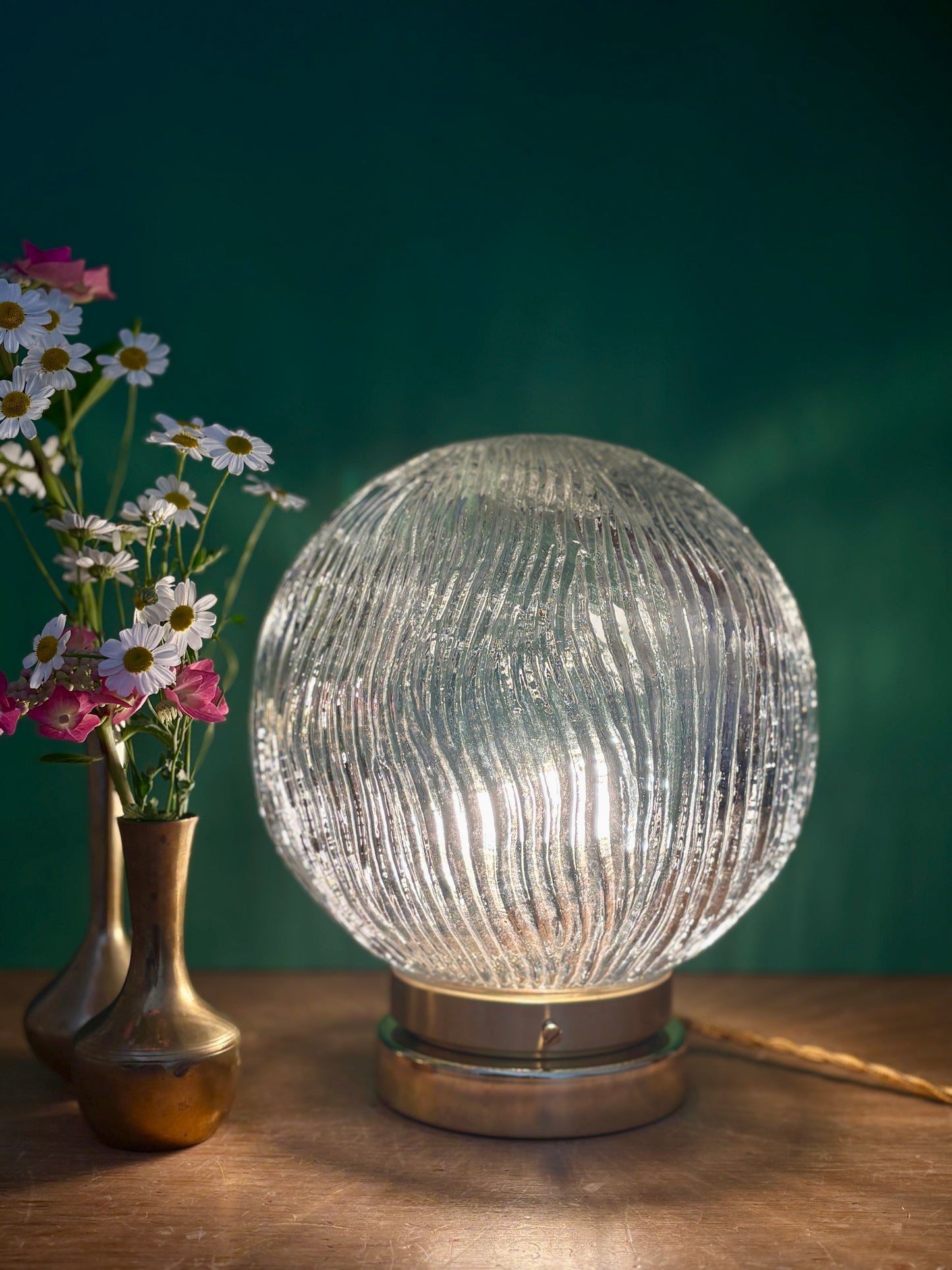 Lampe à poser globe vintage en verre strié