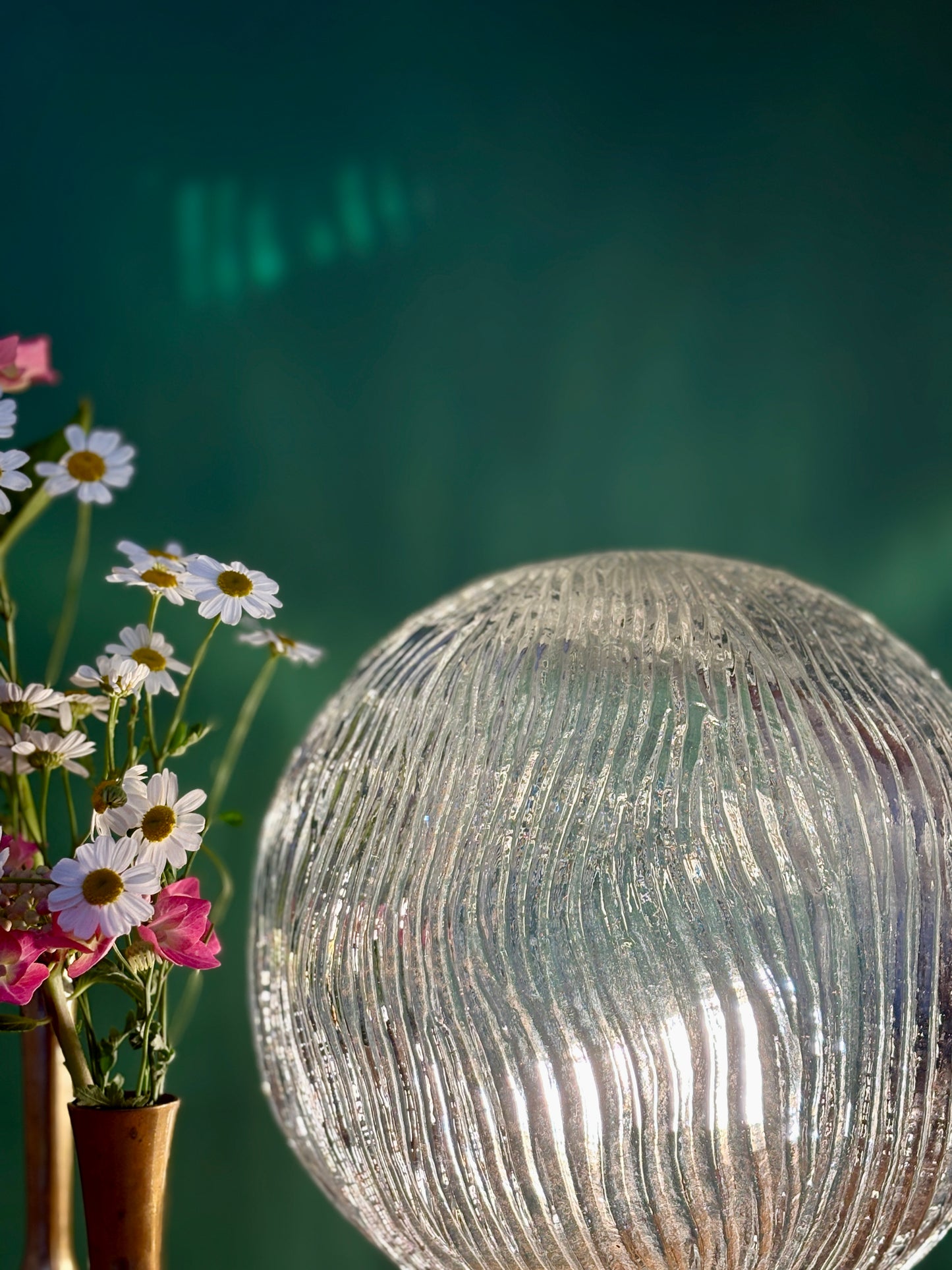 Lampe à poser globe vintage en verre strié