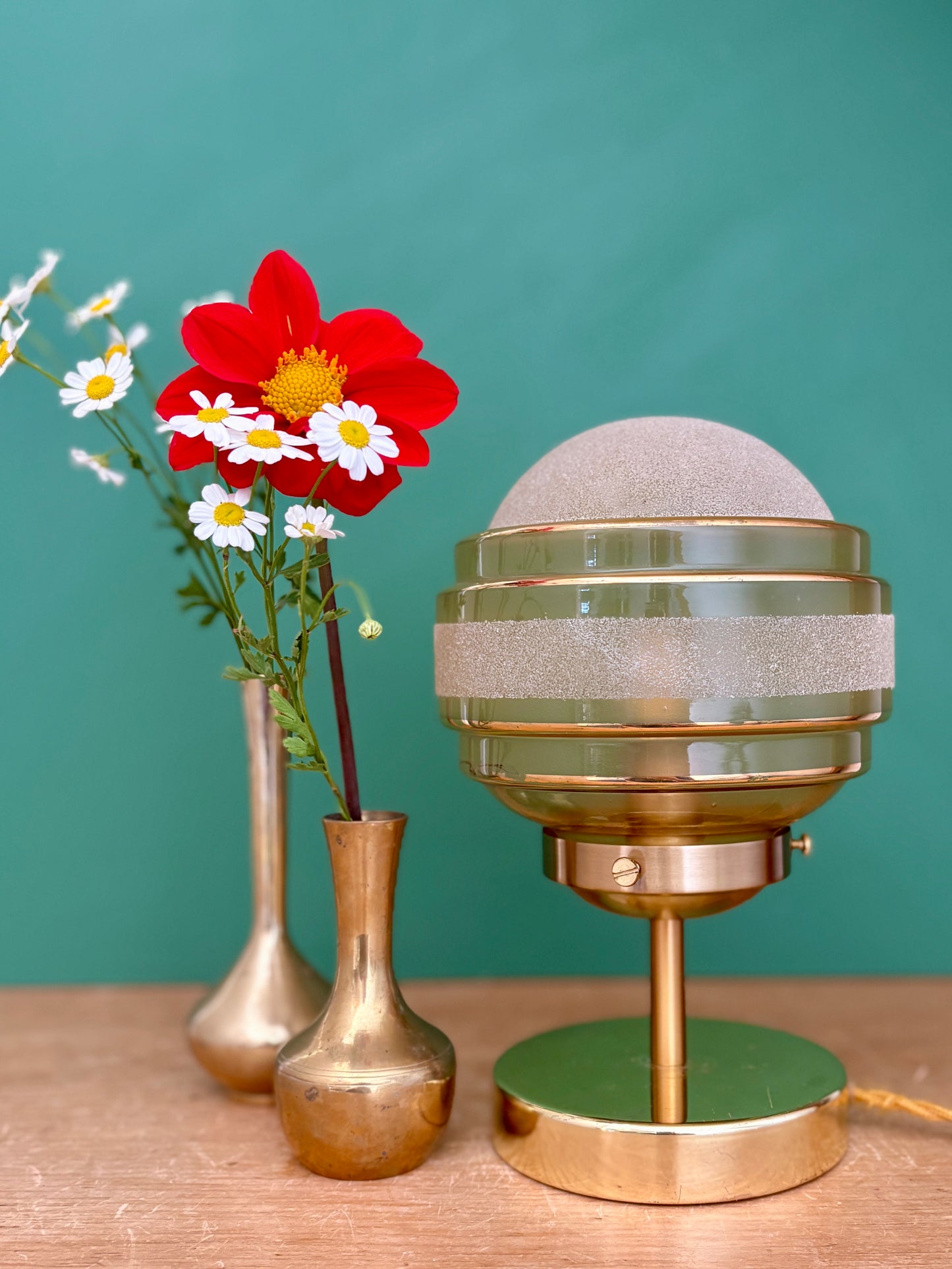 Lampe à poser globe vintage en verre granité jaune et or