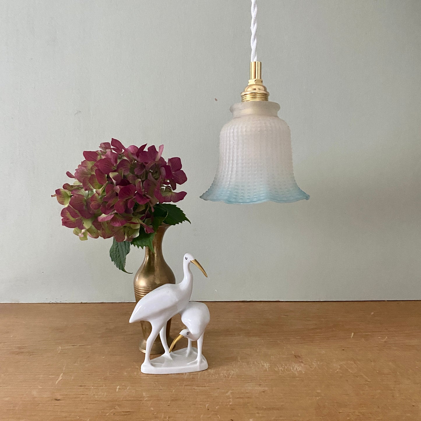 Baladeuse tulipe vintage en verre dépoli blanc et bleu