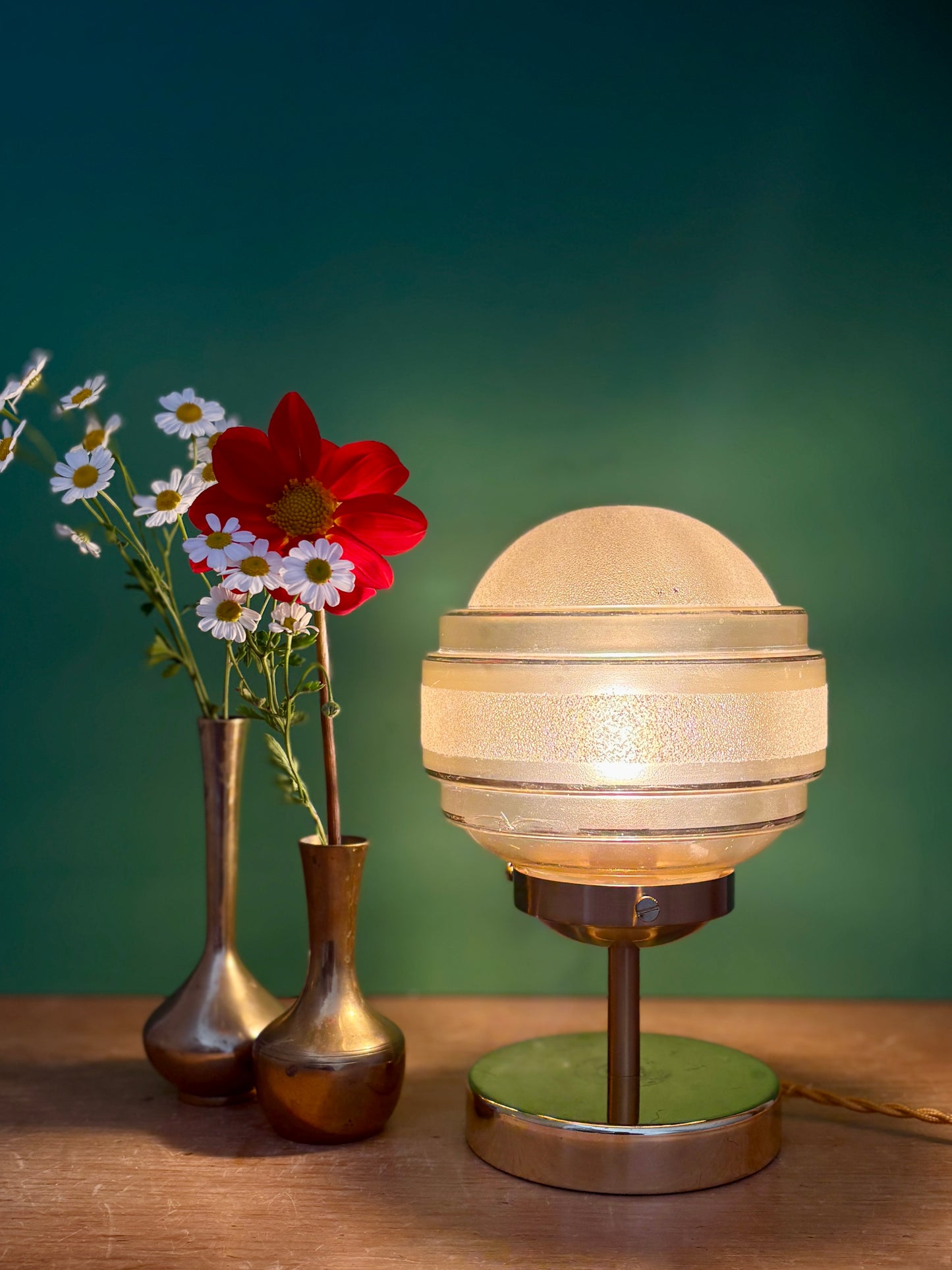 Lampe à poser globe vintage en verre granité jaune et or