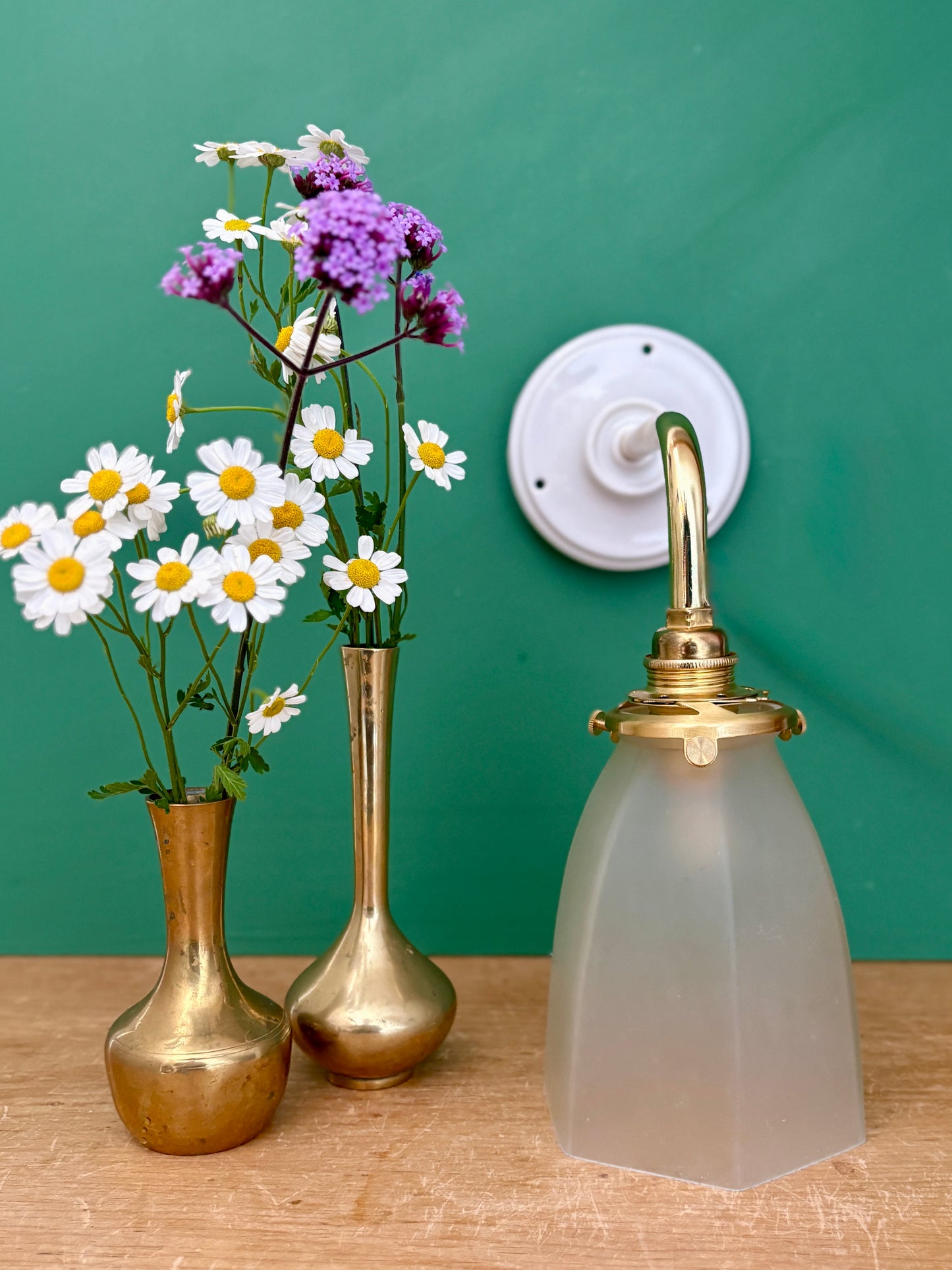 Applique coudée tulipe vintage en verre dépoli