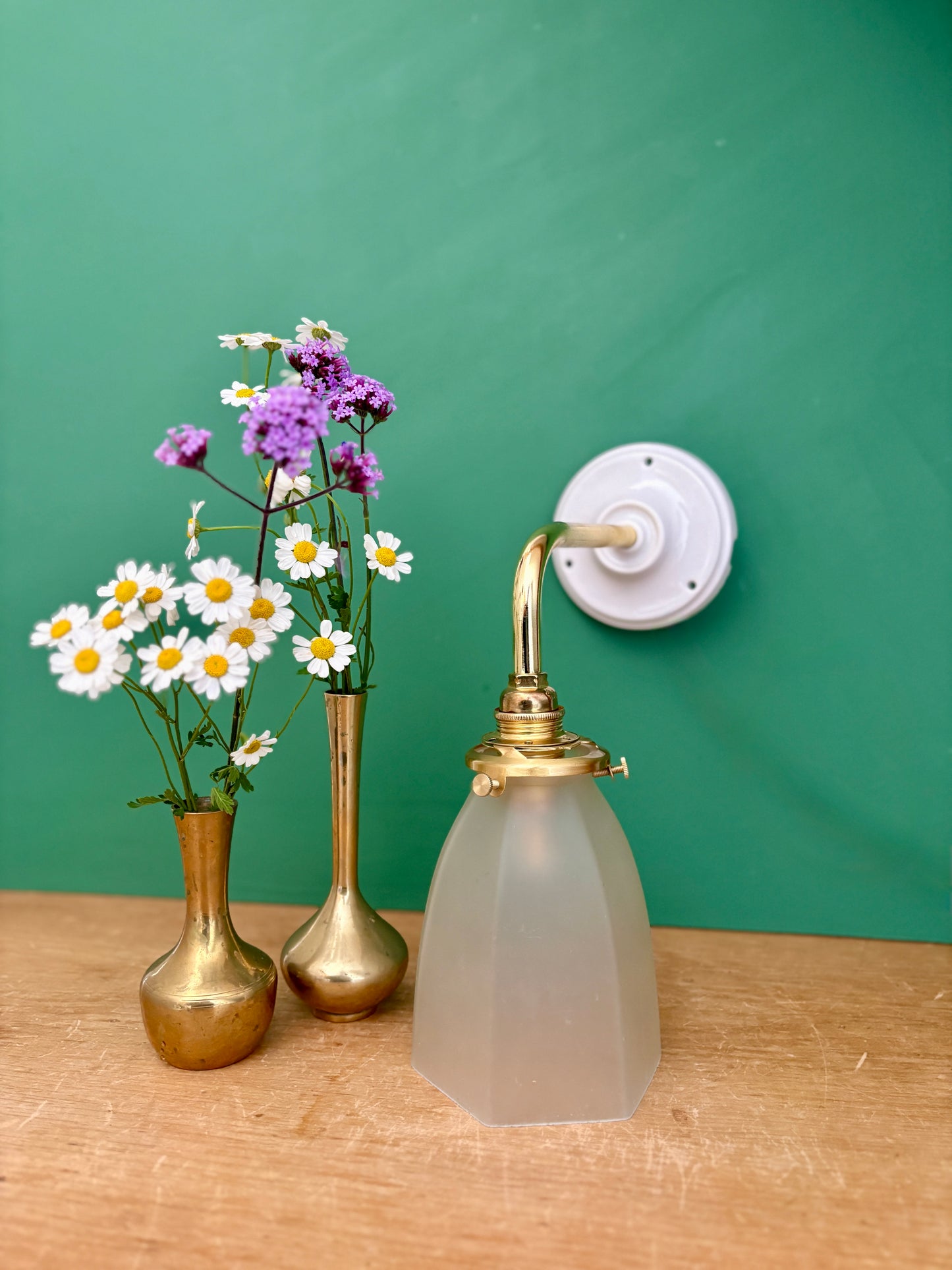 Applique coudée tulipe vintage en verre dépoli
