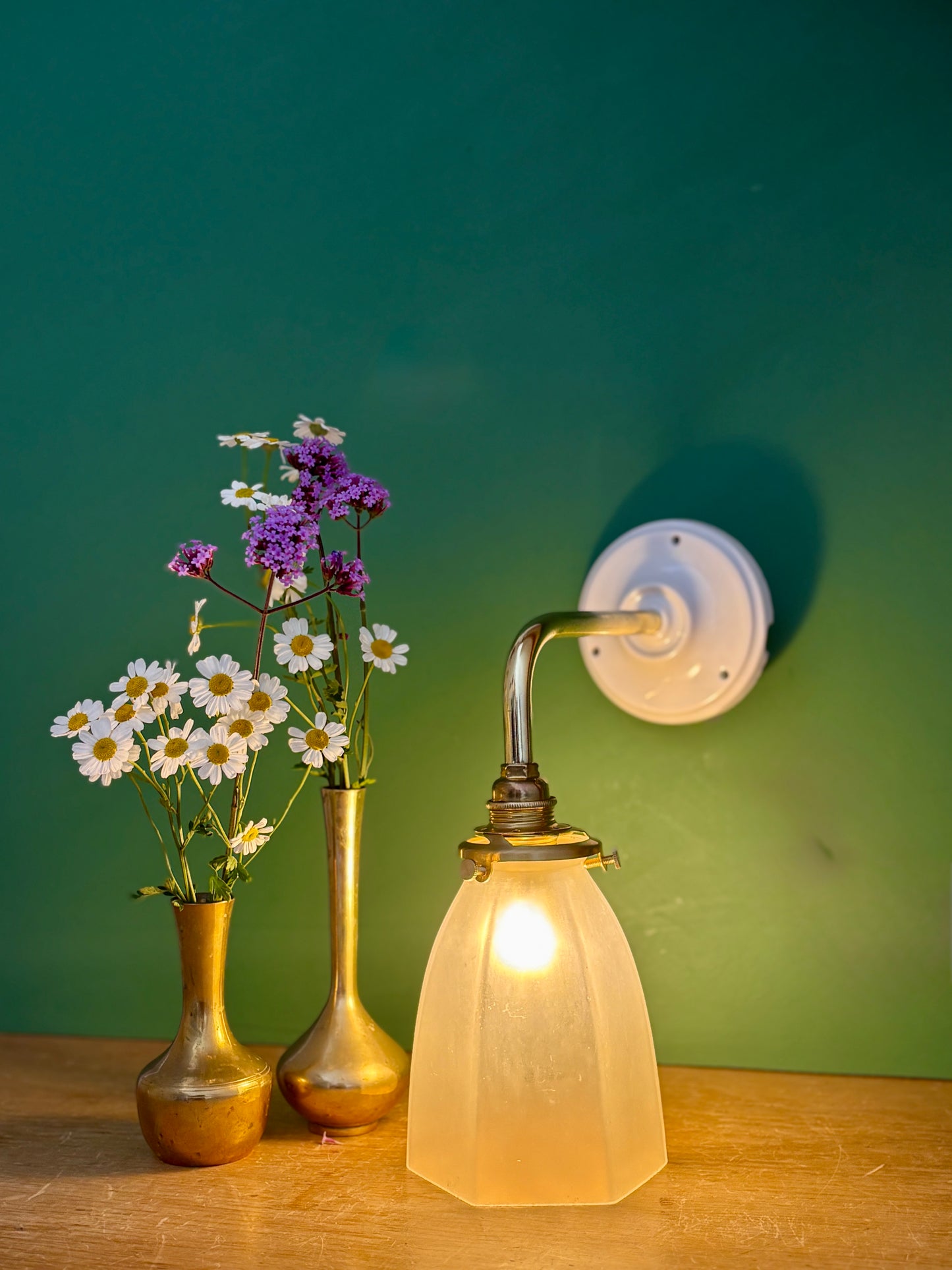 Applique coudée tulipe vintage en verre dépoli