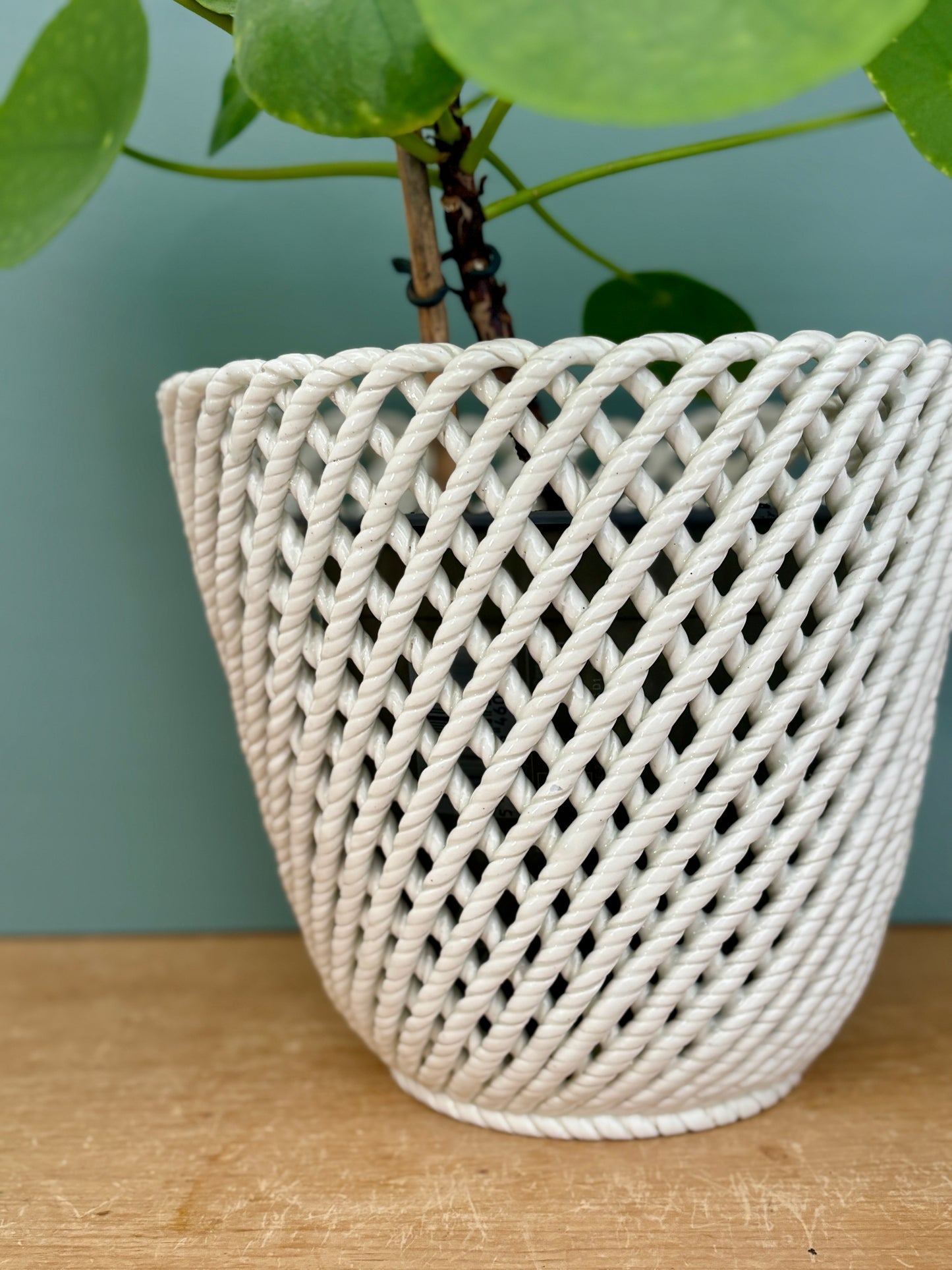 Cache pot vintage en céramique tressée