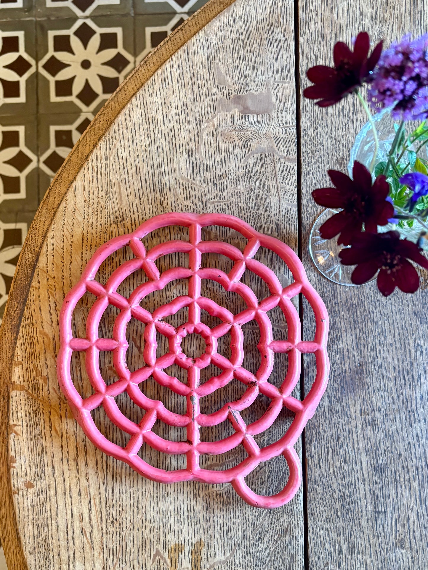 Dessous de plat vintage en fonte rose