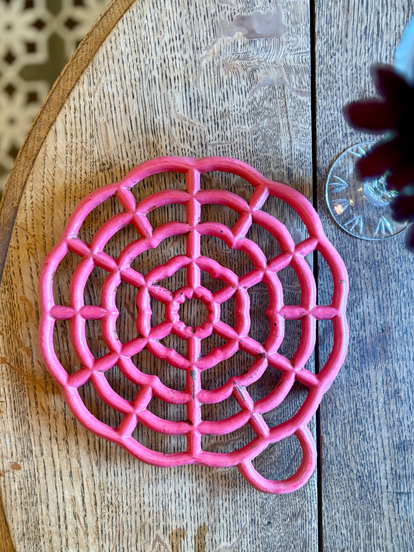 Dessous de plat vintage en fonte rose
