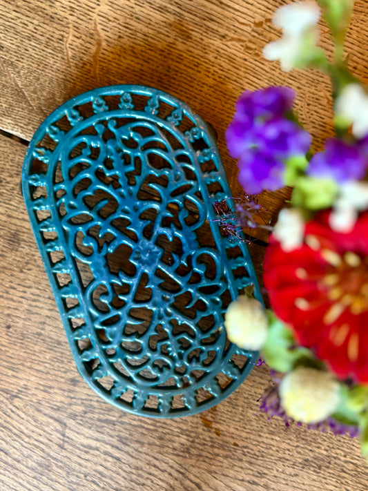 Dessous de plat vintage en fonte bleu