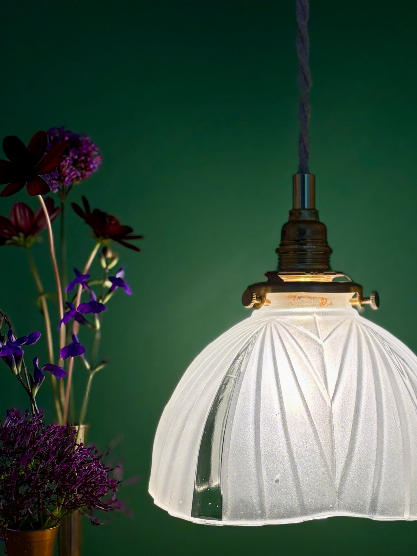 Suspension abat-jour vintage art déco en verre dépoli