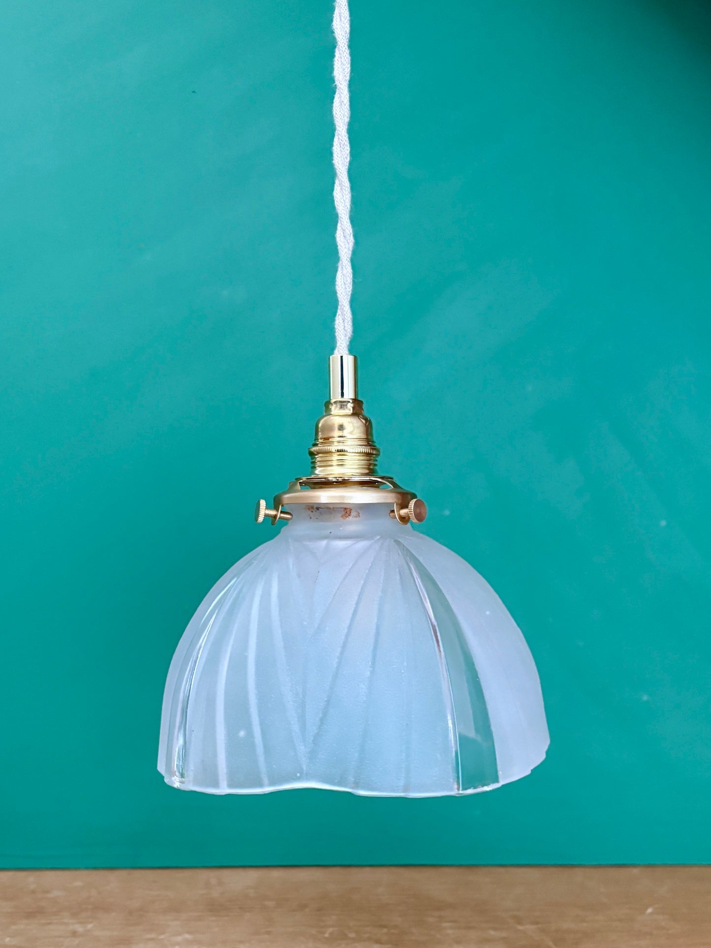 Suspension abat-jour vintage art déco en verre dépoli