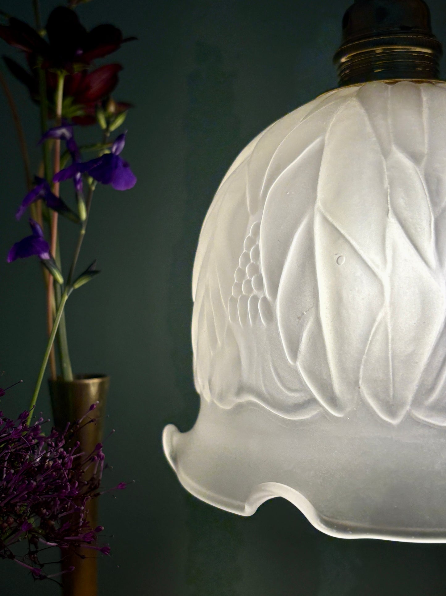 Suspension tulipe vintage en verre dépoli