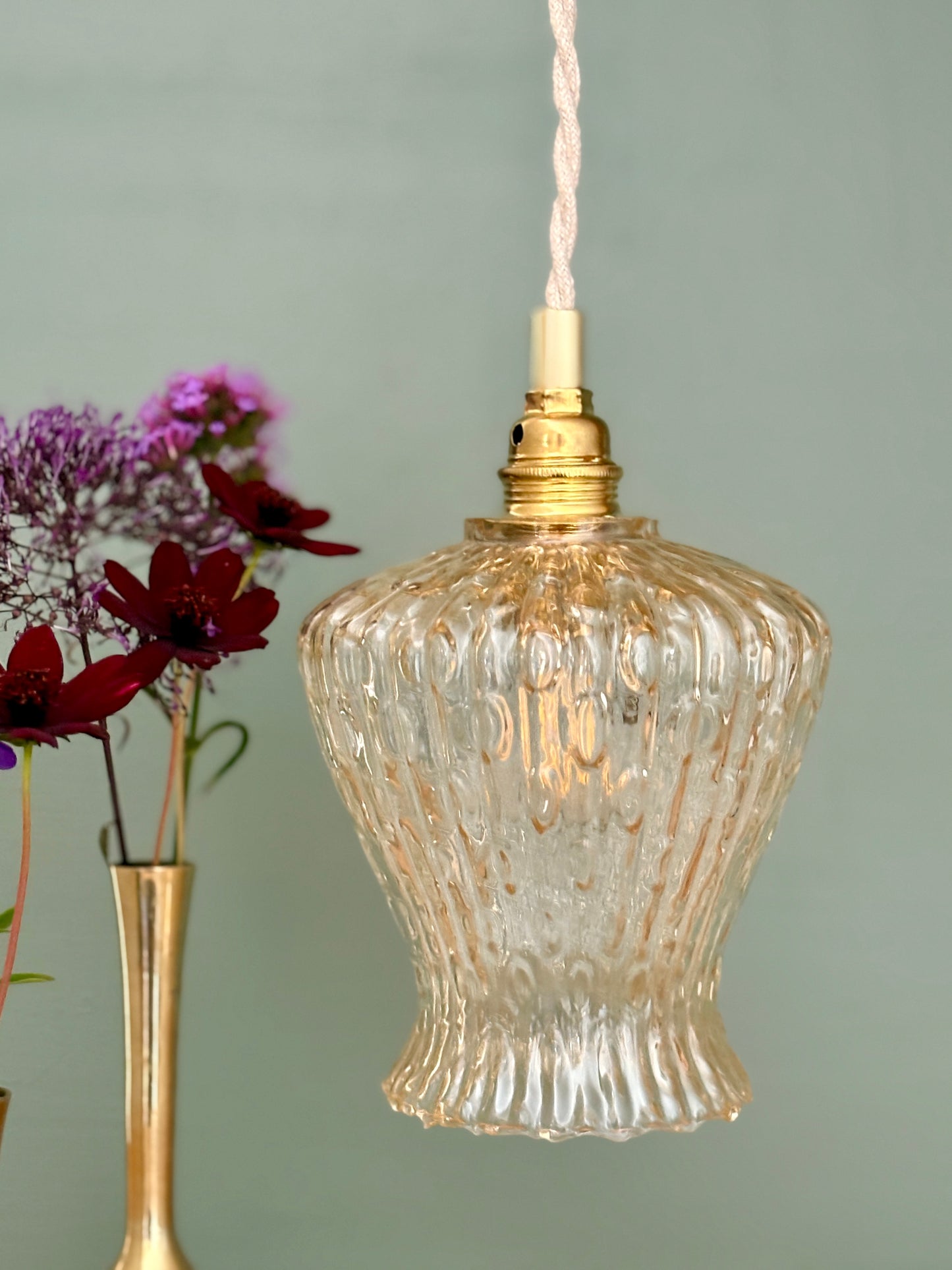 Suspension tulipe vintage en verre ambré