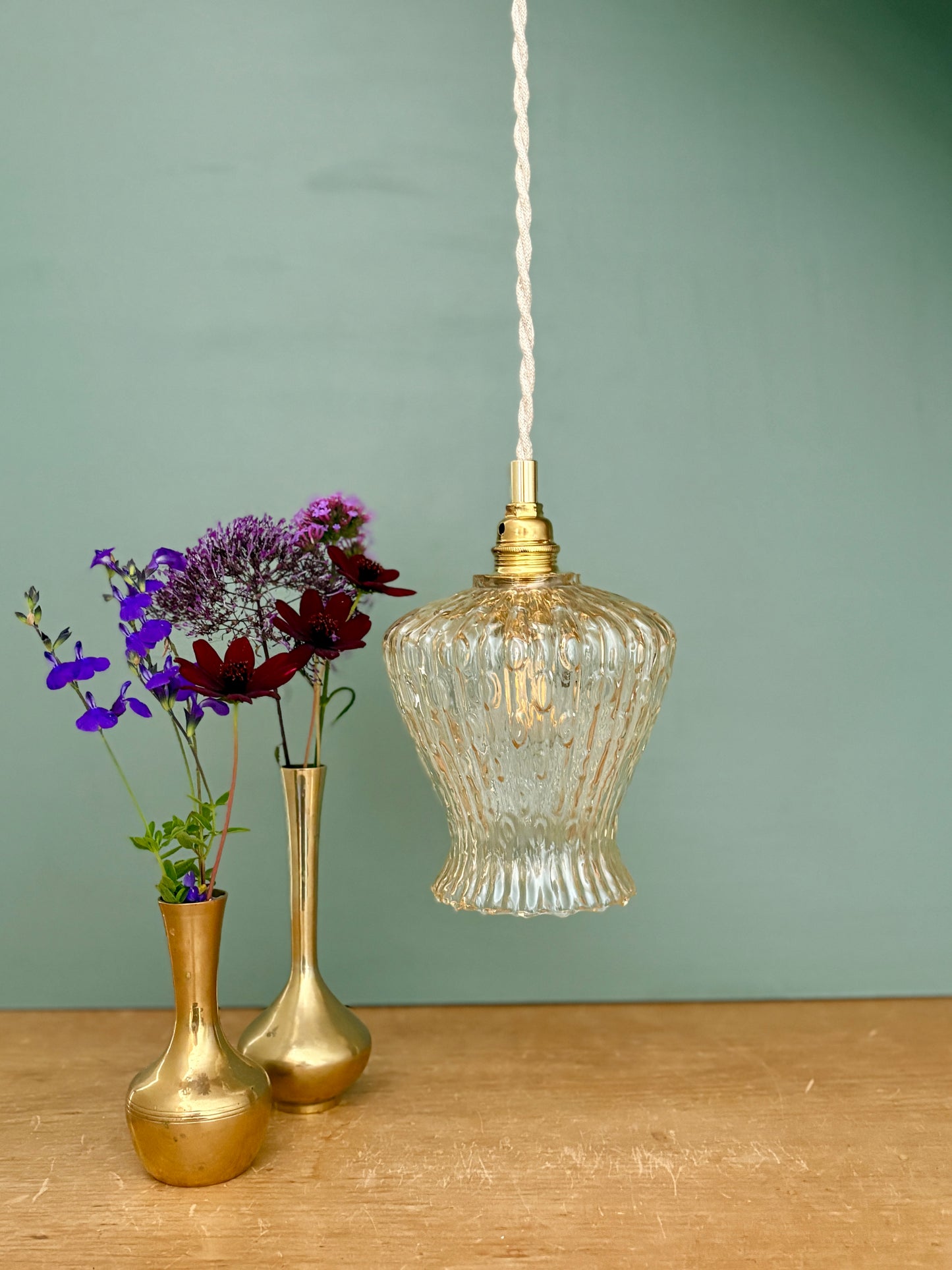 Suspension tulipe vintage en verre ambré