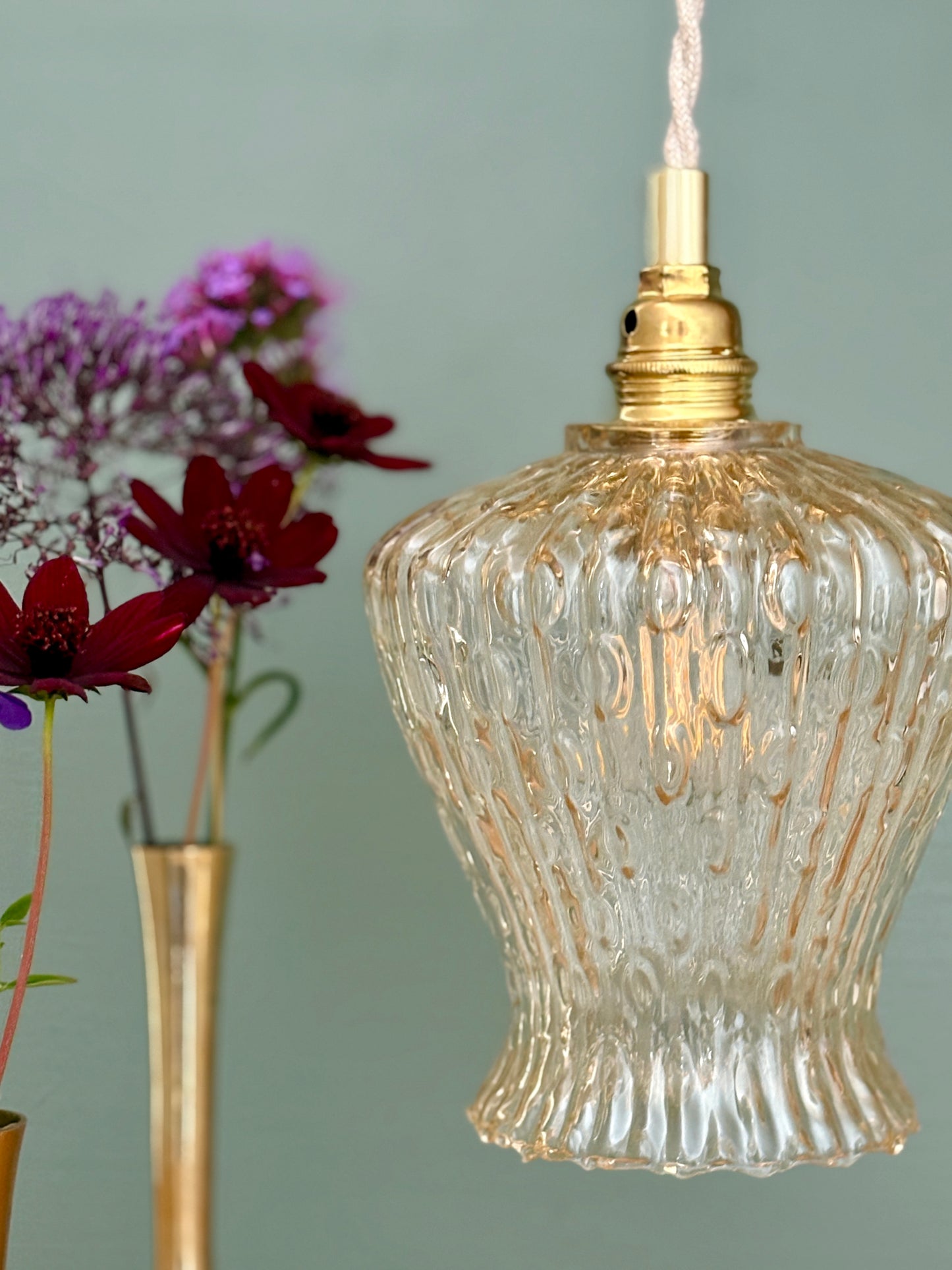 Suspension tulipe vintage en verre ambré