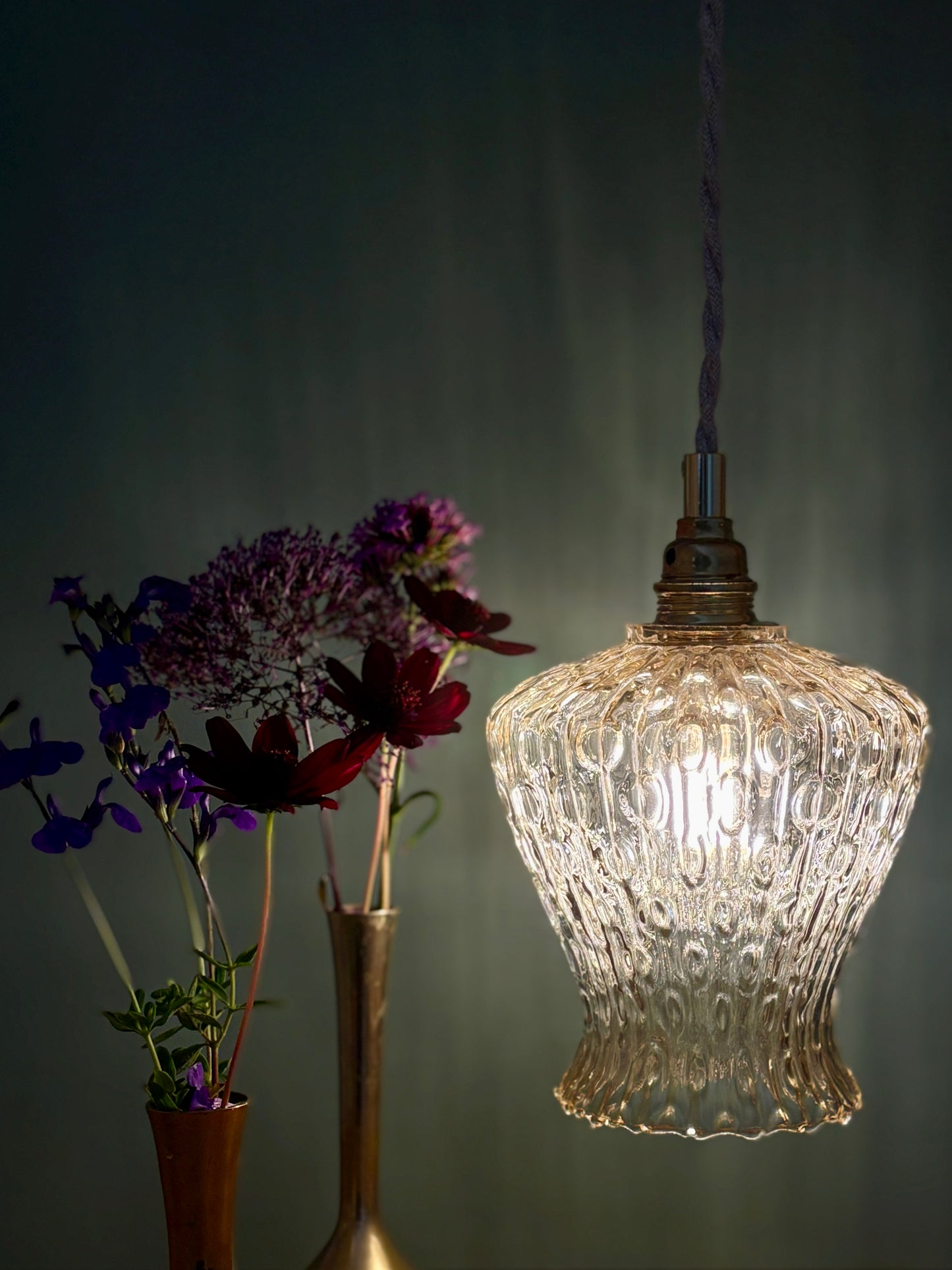 Suspension tulipe vintage en verre ambré