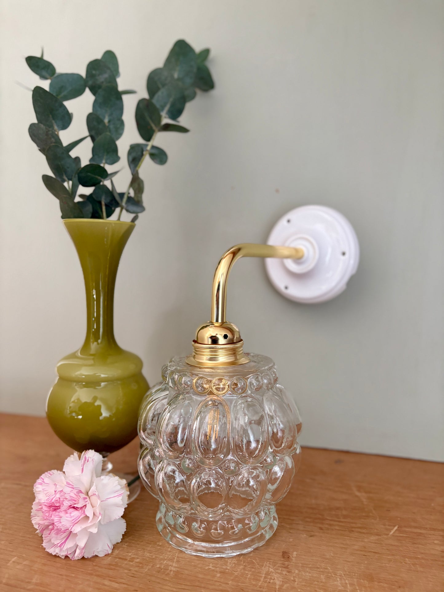 Applique coudée globe vintage en verre transparent bulle