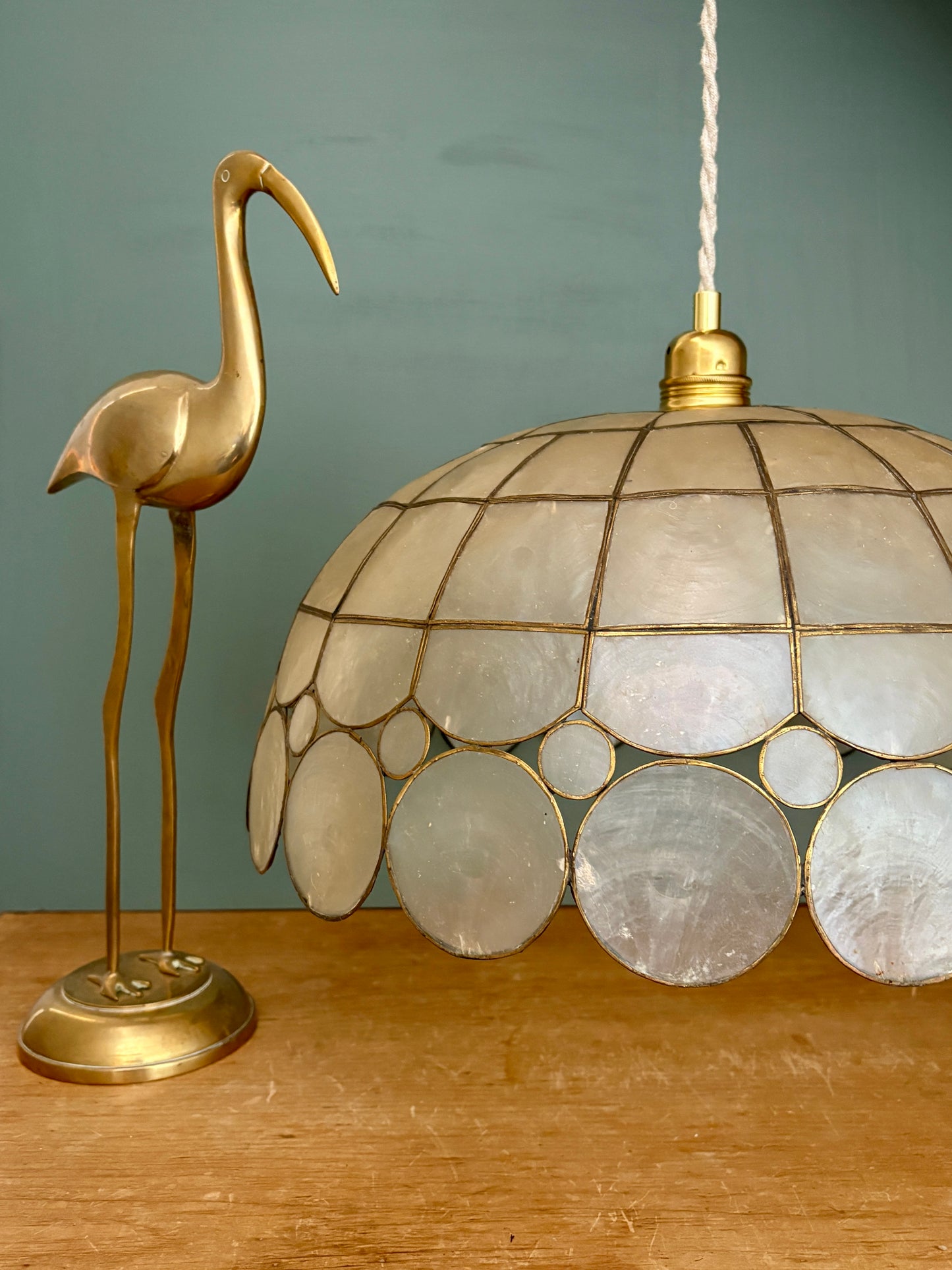 Suspension abat-jour en nacre et laiton vintage XXL