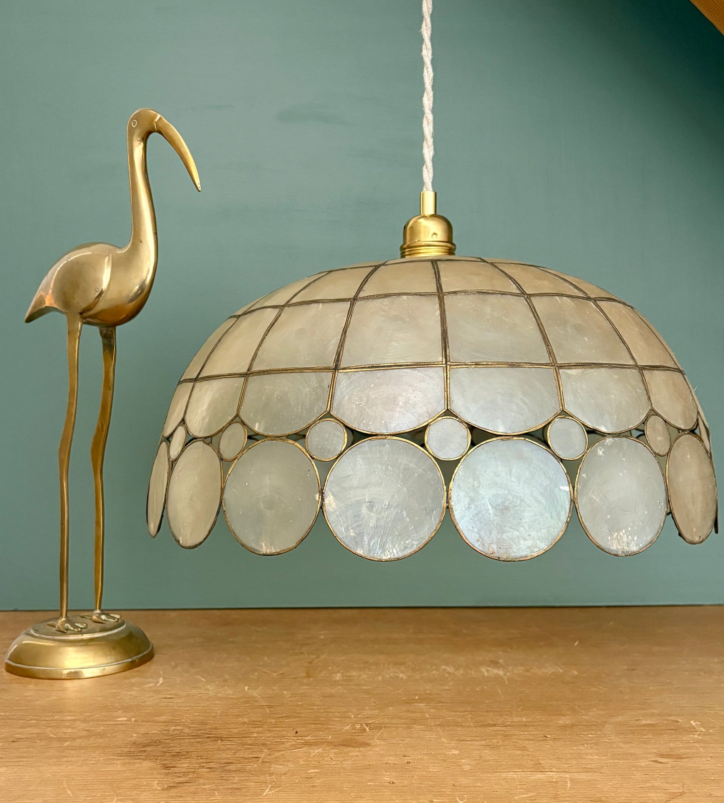 Suspension abat-jour en nacre et laiton vintage XXL