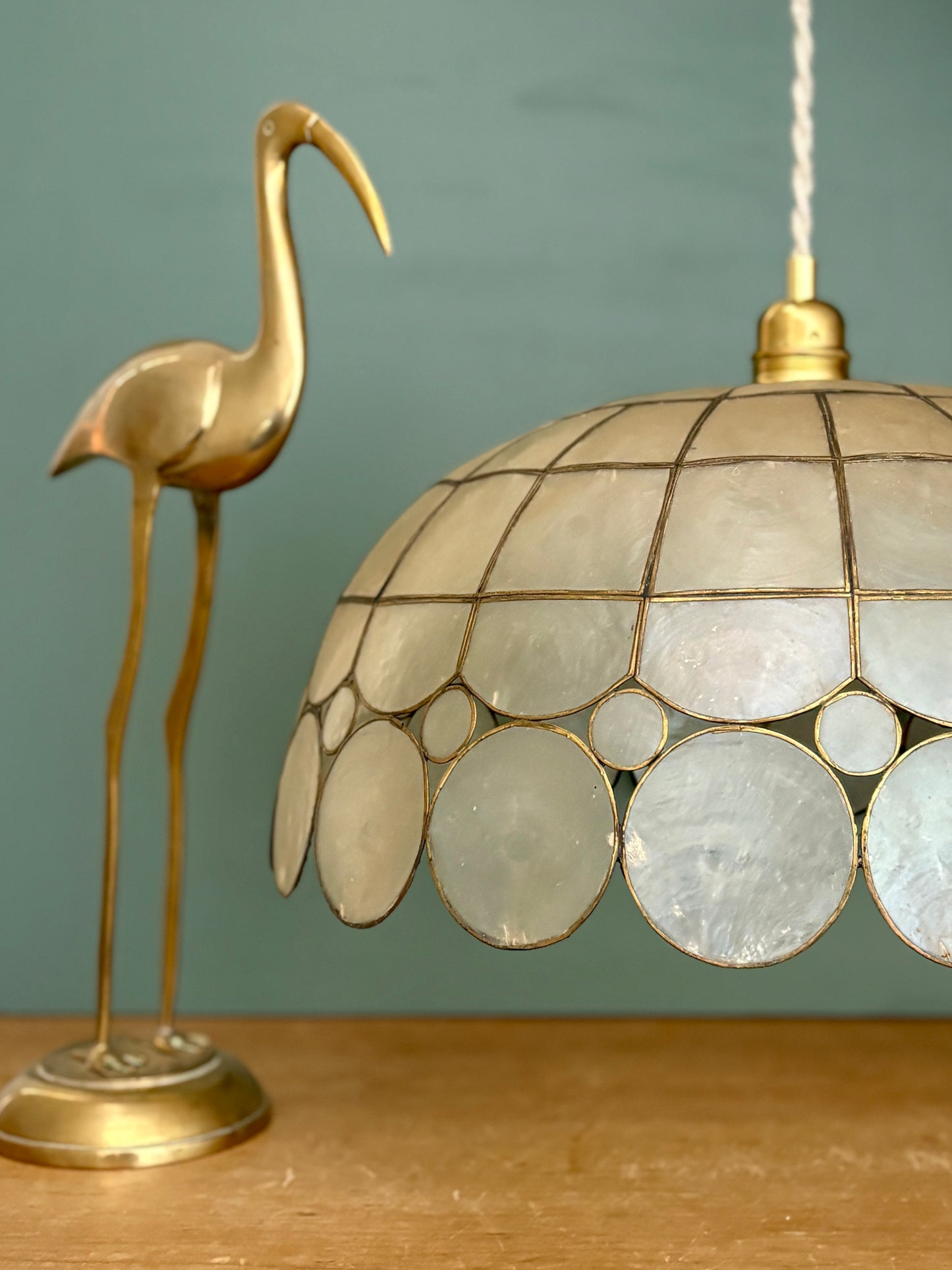 Suspension abat-jour en nacre et laiton vintage XXL