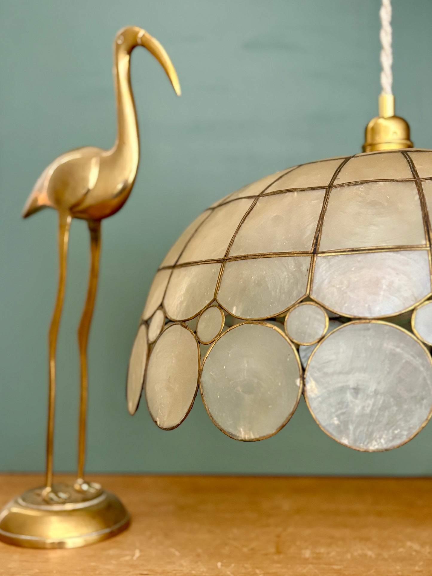 Suspension abat-jour en nacre et laiton vintage XXL