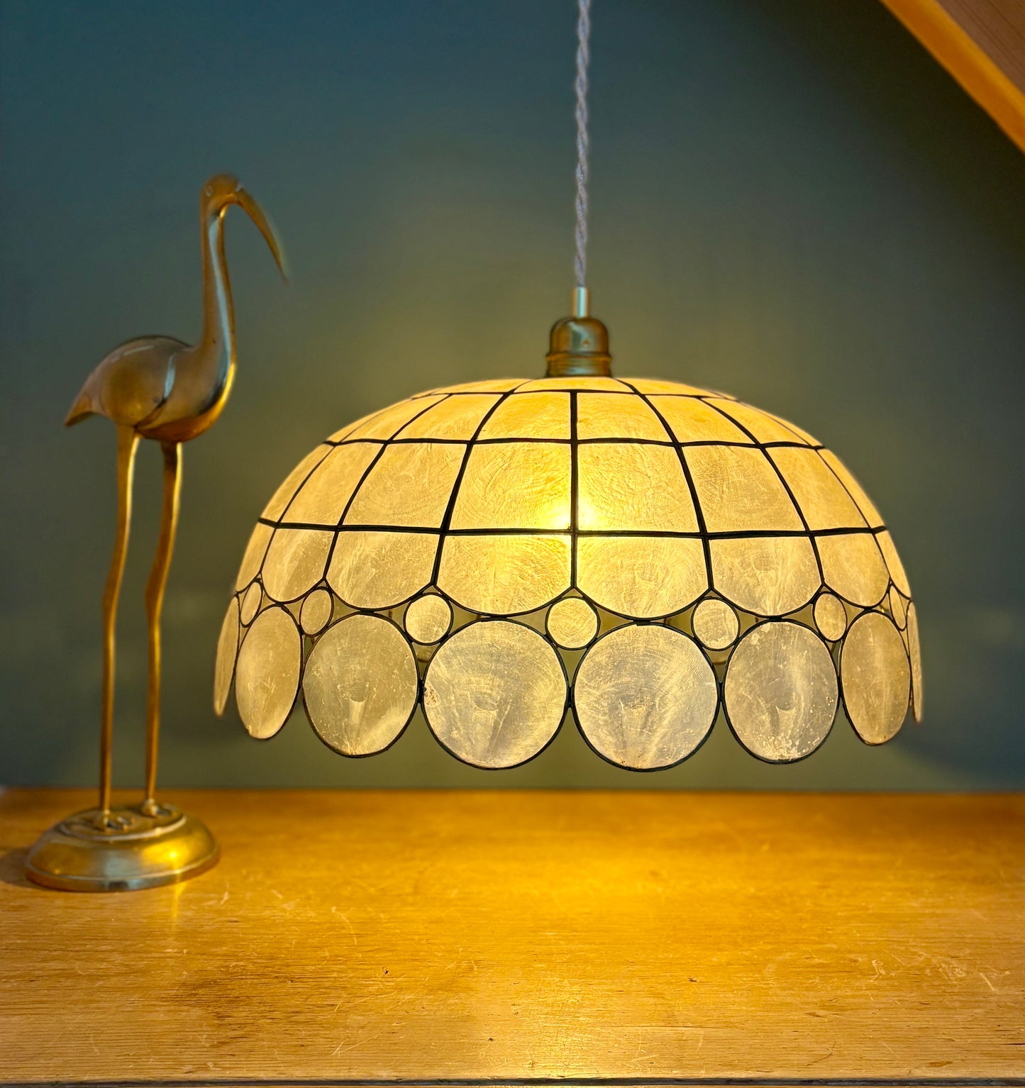 Suspension abat-jour en nacre et laiton vintage XXL