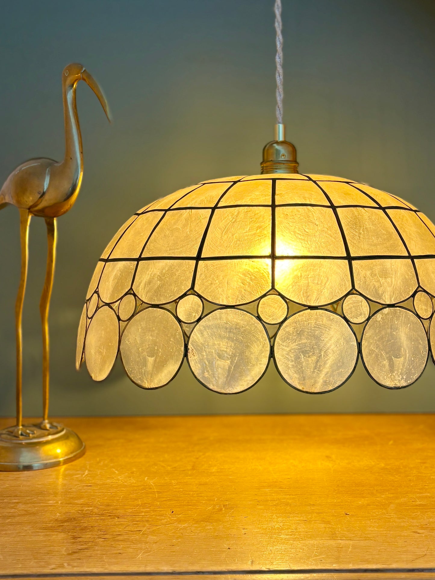 Suspension abat-jour en nacre et laiton vintage XXL