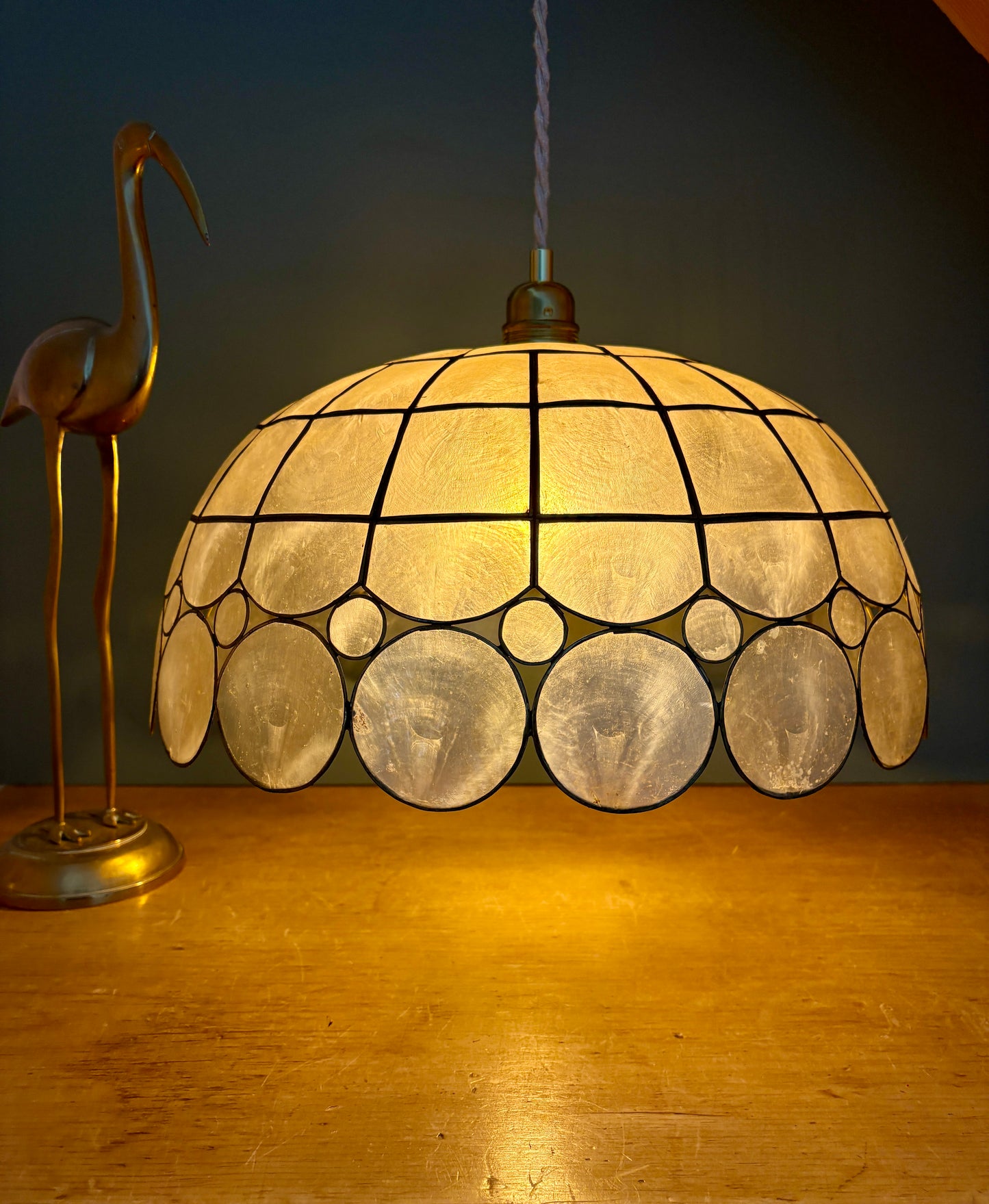 Suspension abat-jour en nacre et laiton vintage XXL