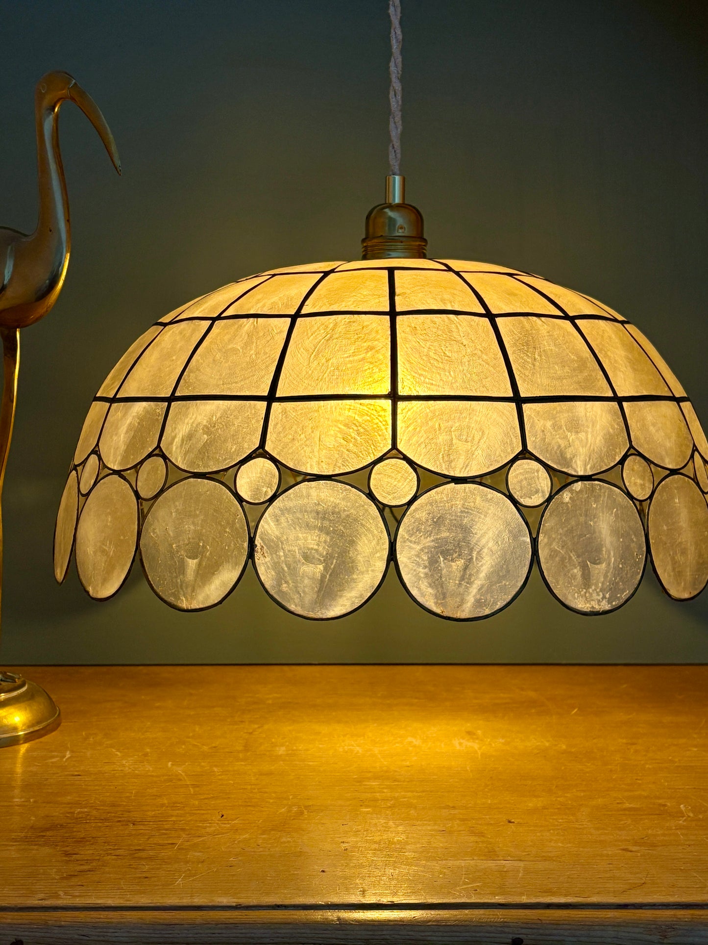 Suspension abat-jour en nacre et laiton vintage XXL