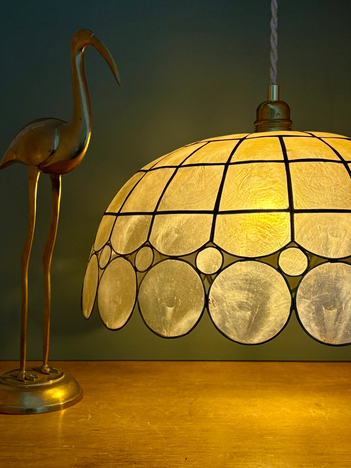 Suspension abat-jour en nacre et laiton vintage XXL