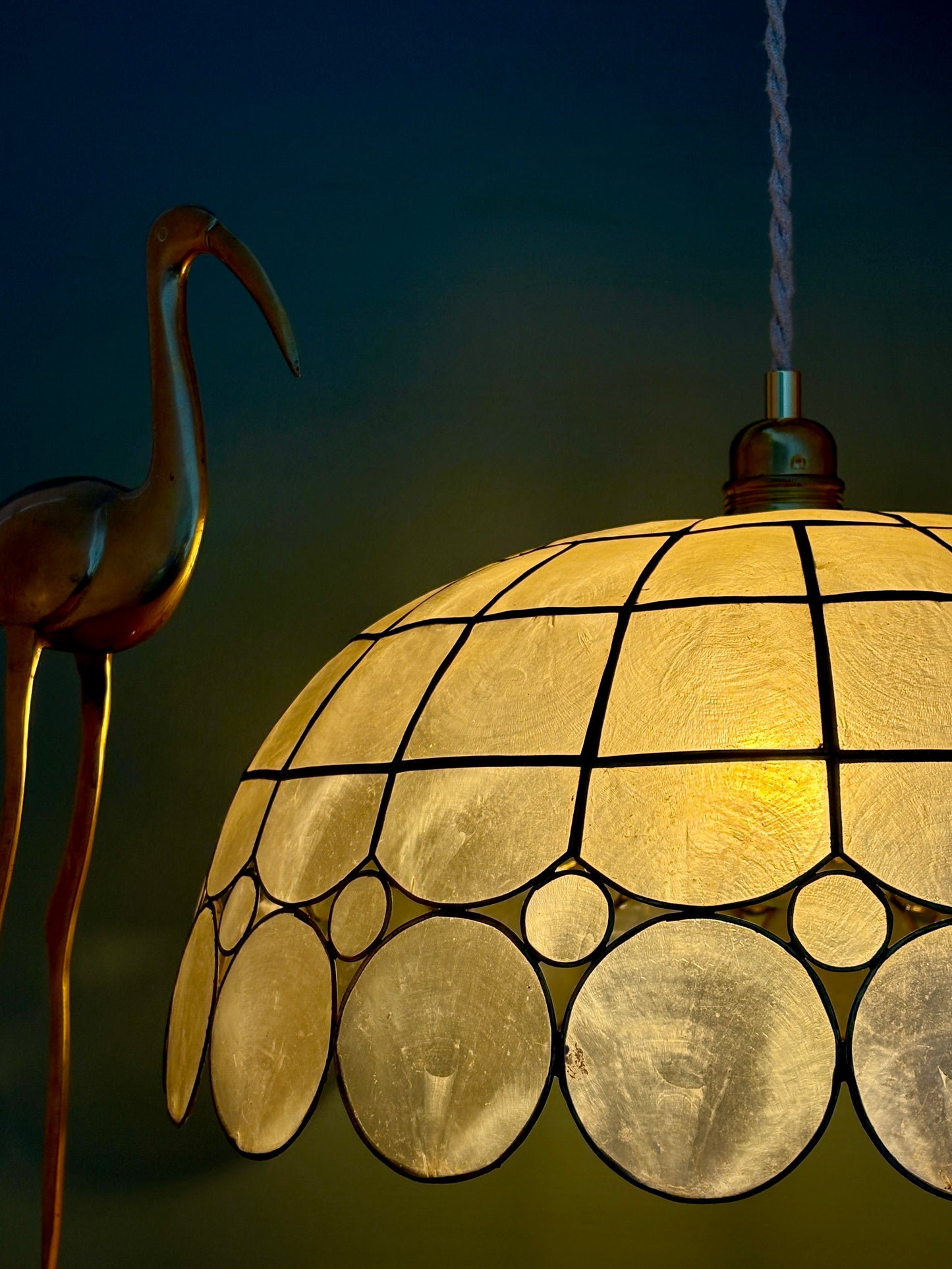 Suspension abat-jour en nacre et laiton vintage XXL