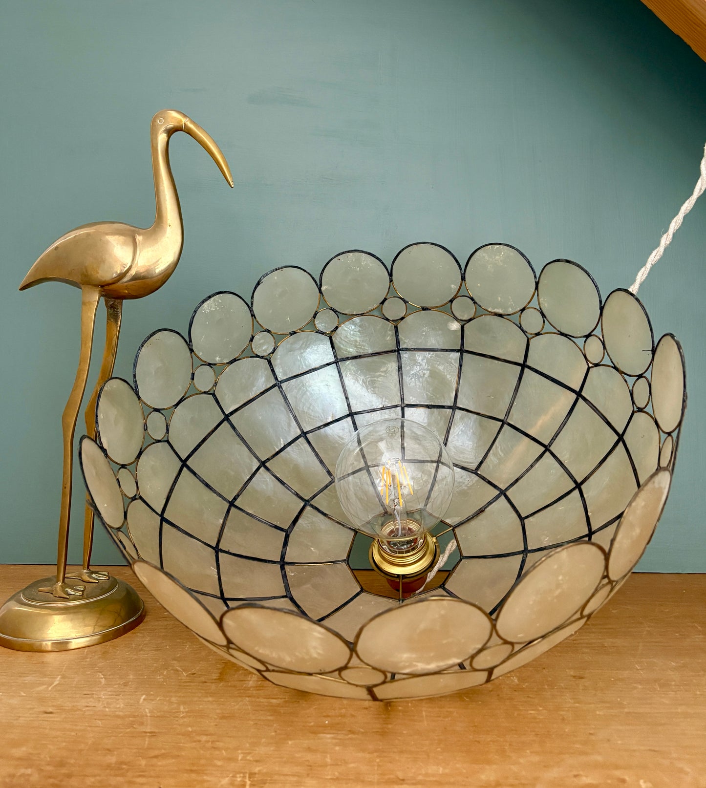 Suspension abat-jour en nacre et laiton vintage XXL