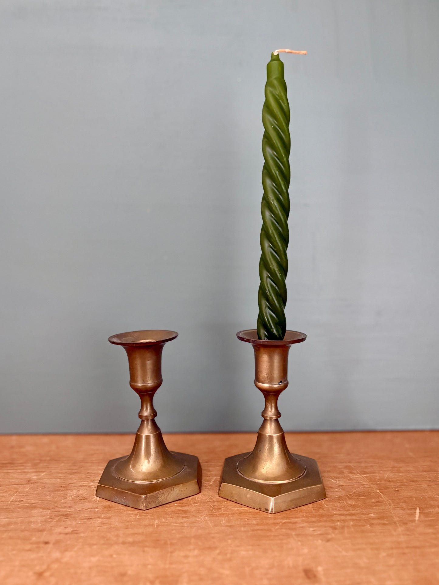 Lot de 2 Bougeoirs - chandeliers anciens en laiton (C2)