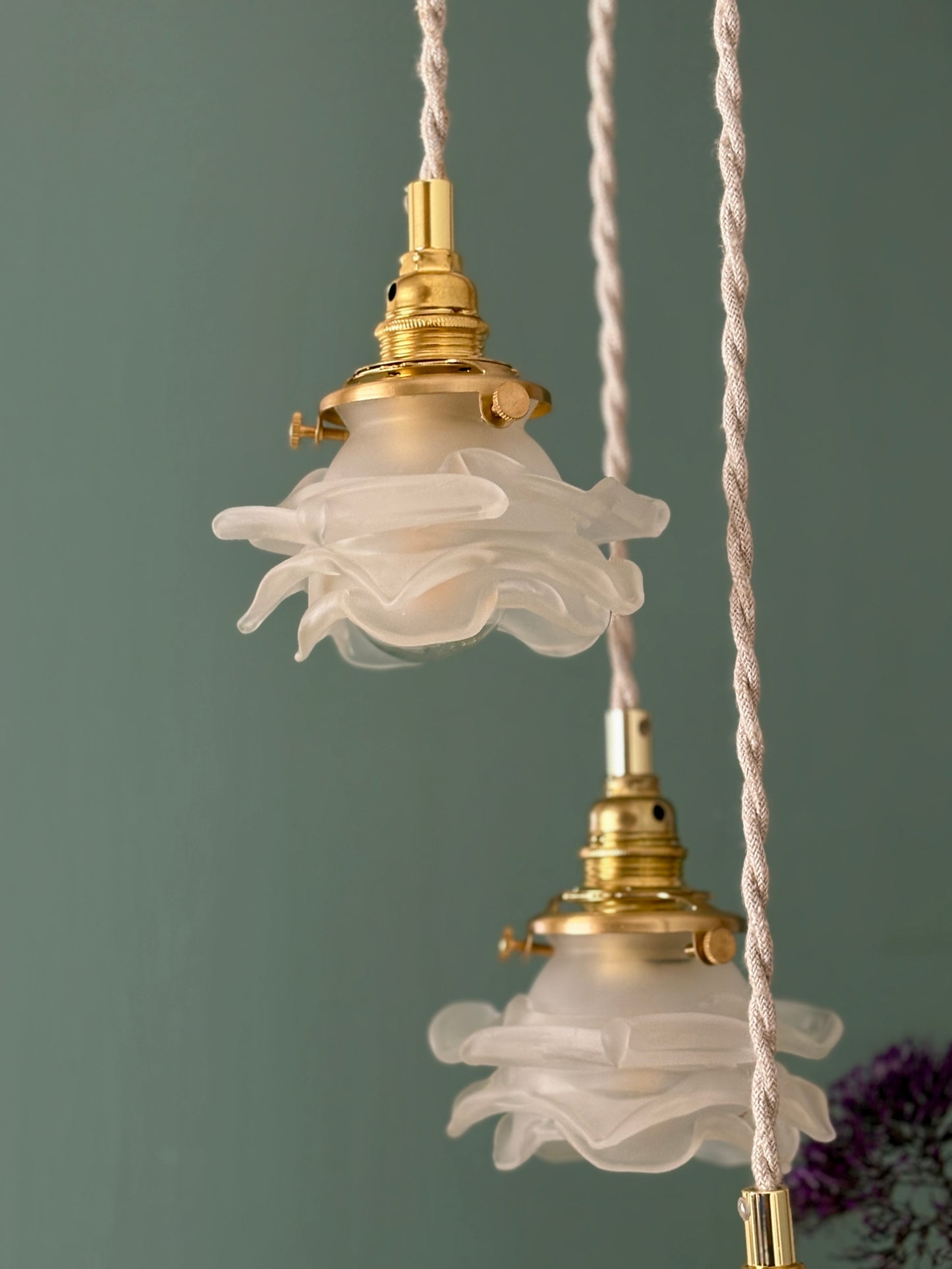 Suspension triple tulipes vintage en verre dépoli en forme de fleurs