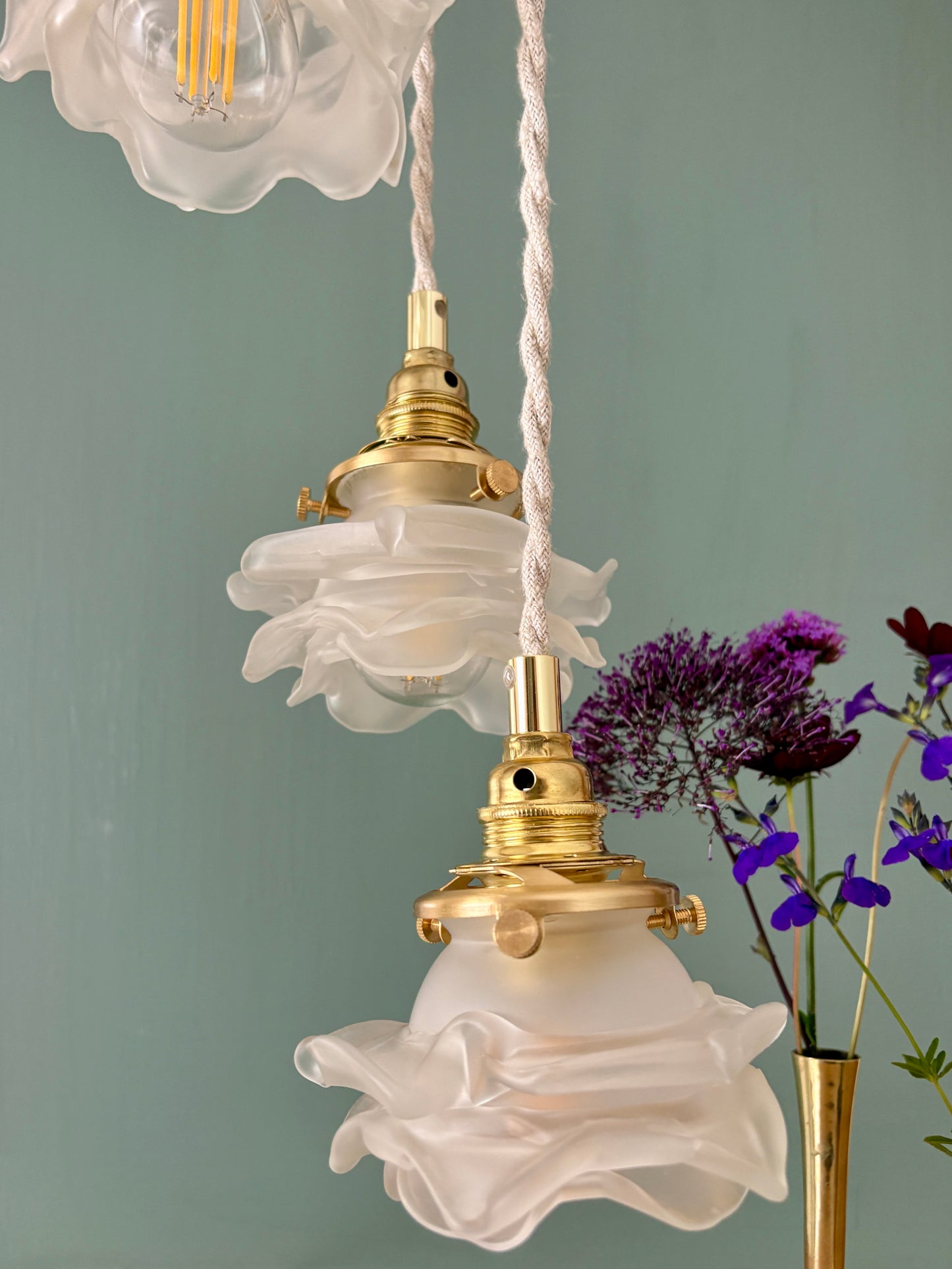 Suspension triple tulipes vintage en verre dépoli en forme de fleurs