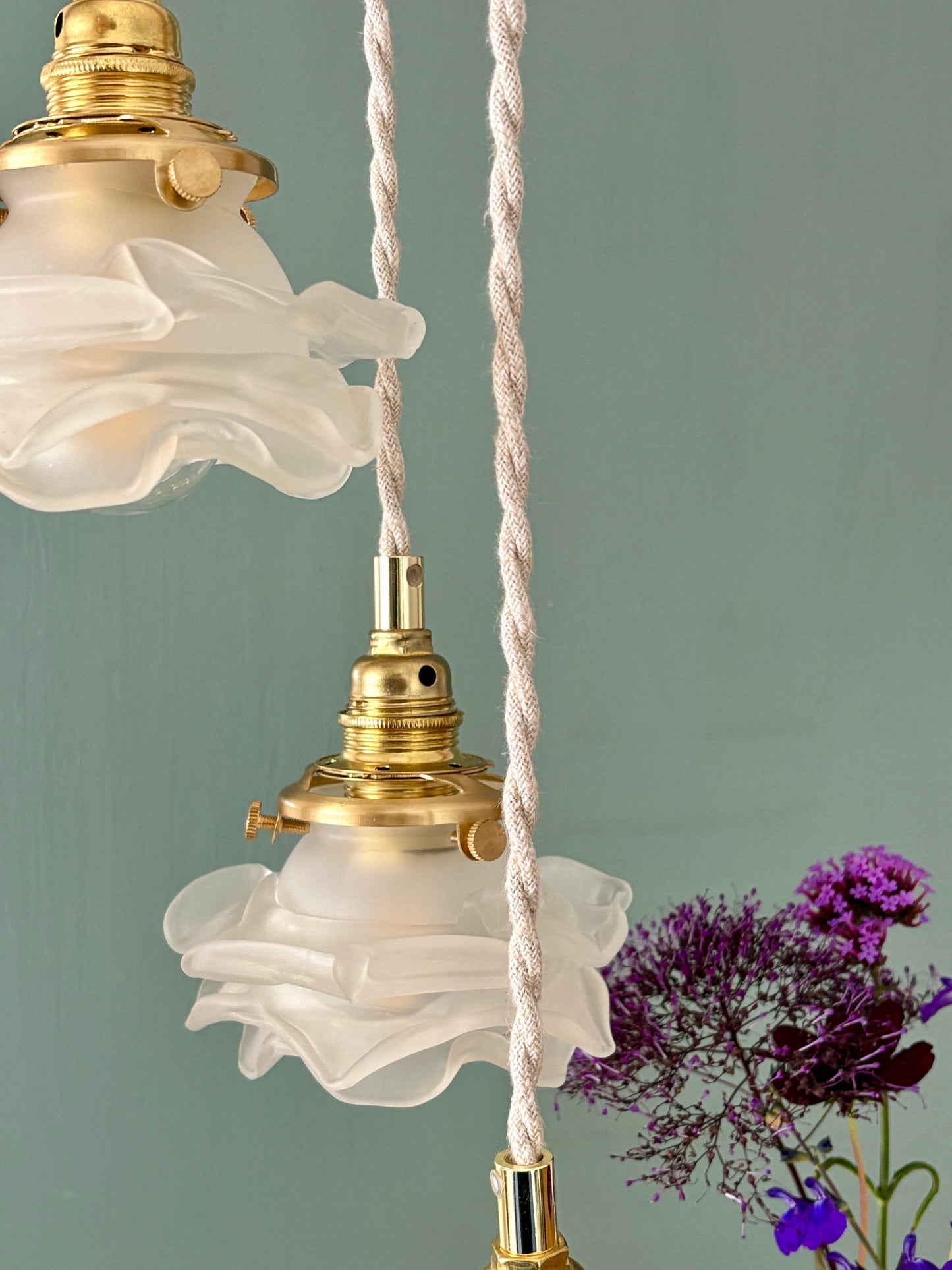 Suspension triple tulipes vintage en verre dépoli en forme de fleurs