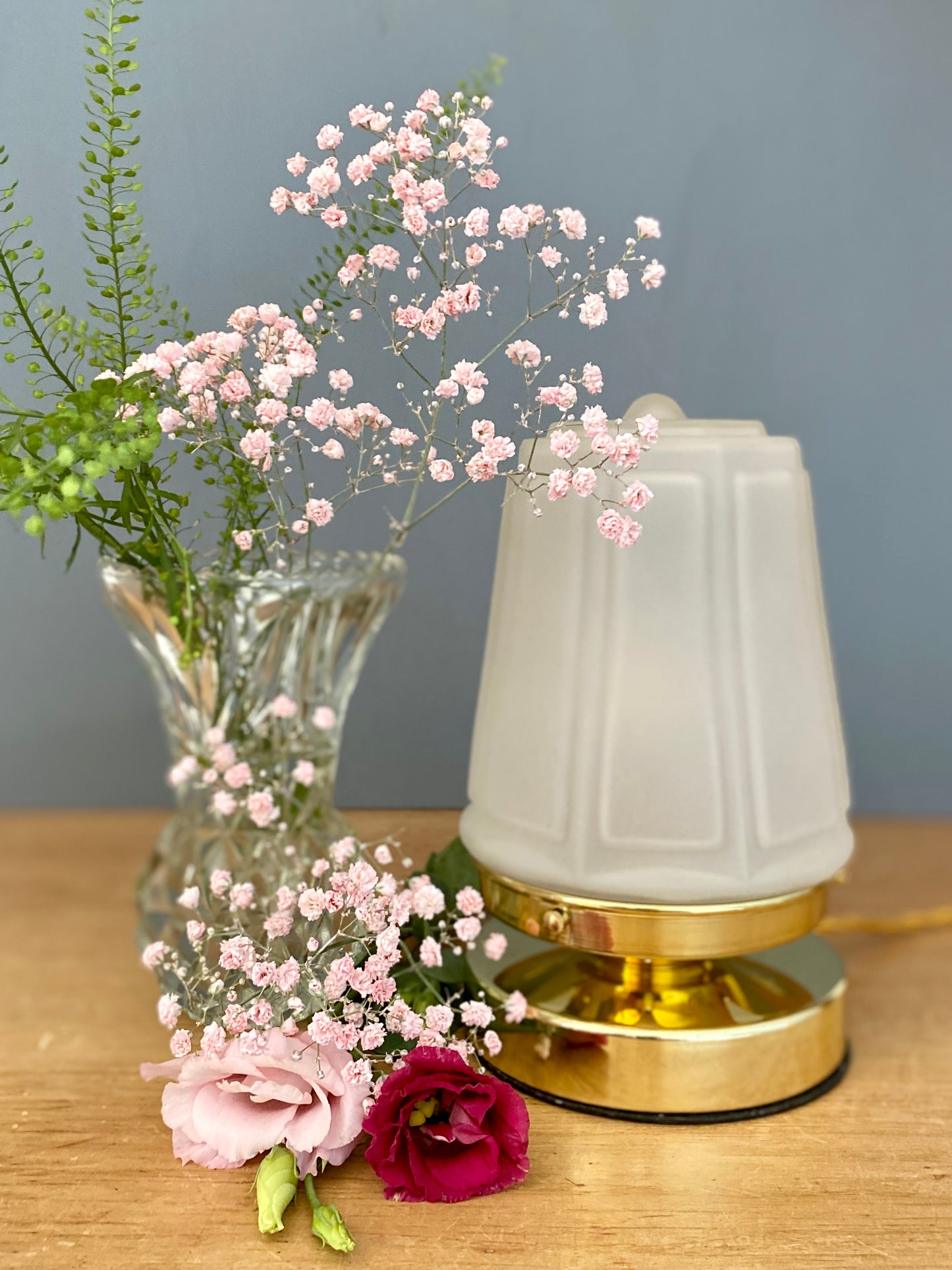 Lampe à poser globe vintage art déco en verre dépoli