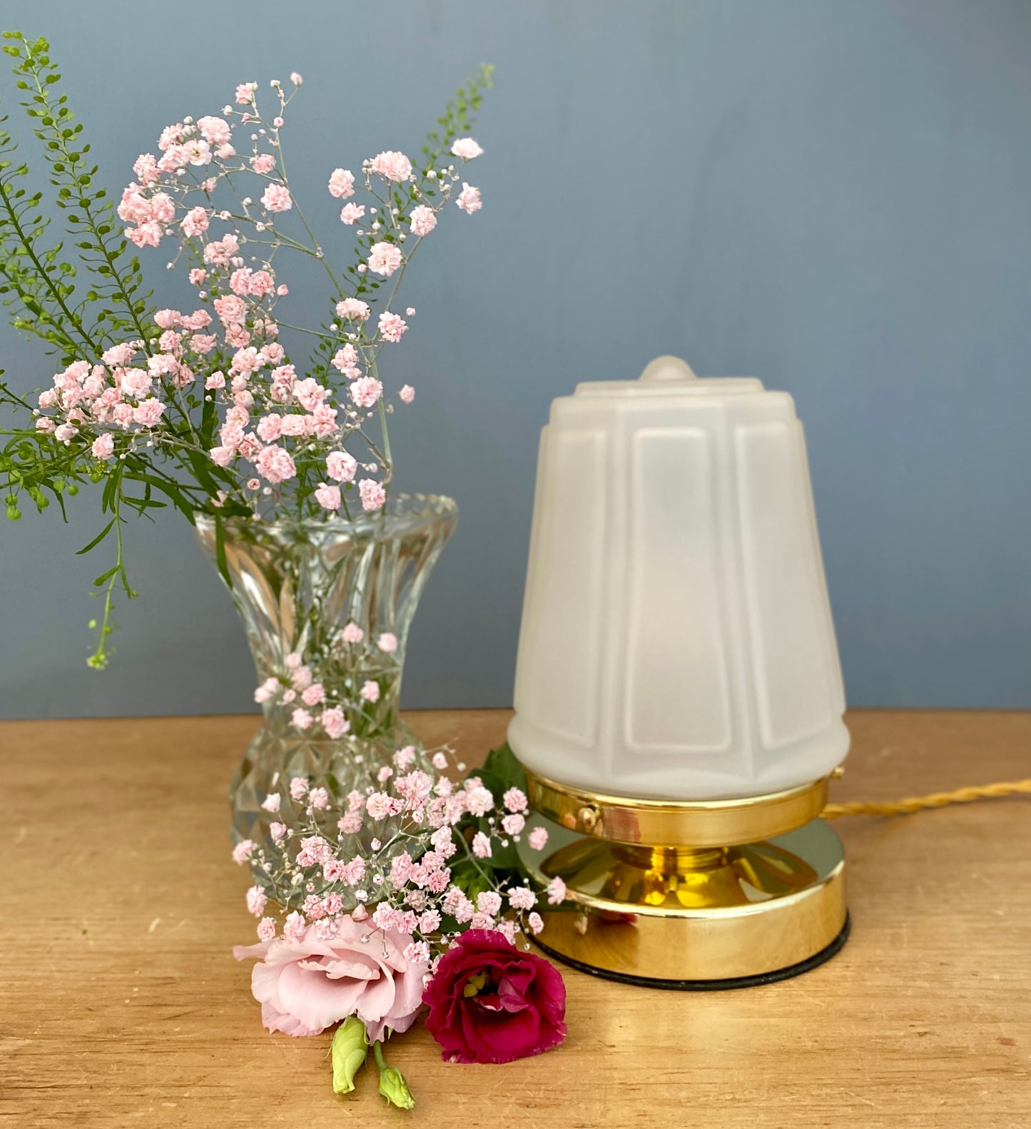 Lampe à poser globe vintage art déco en verre dépoli